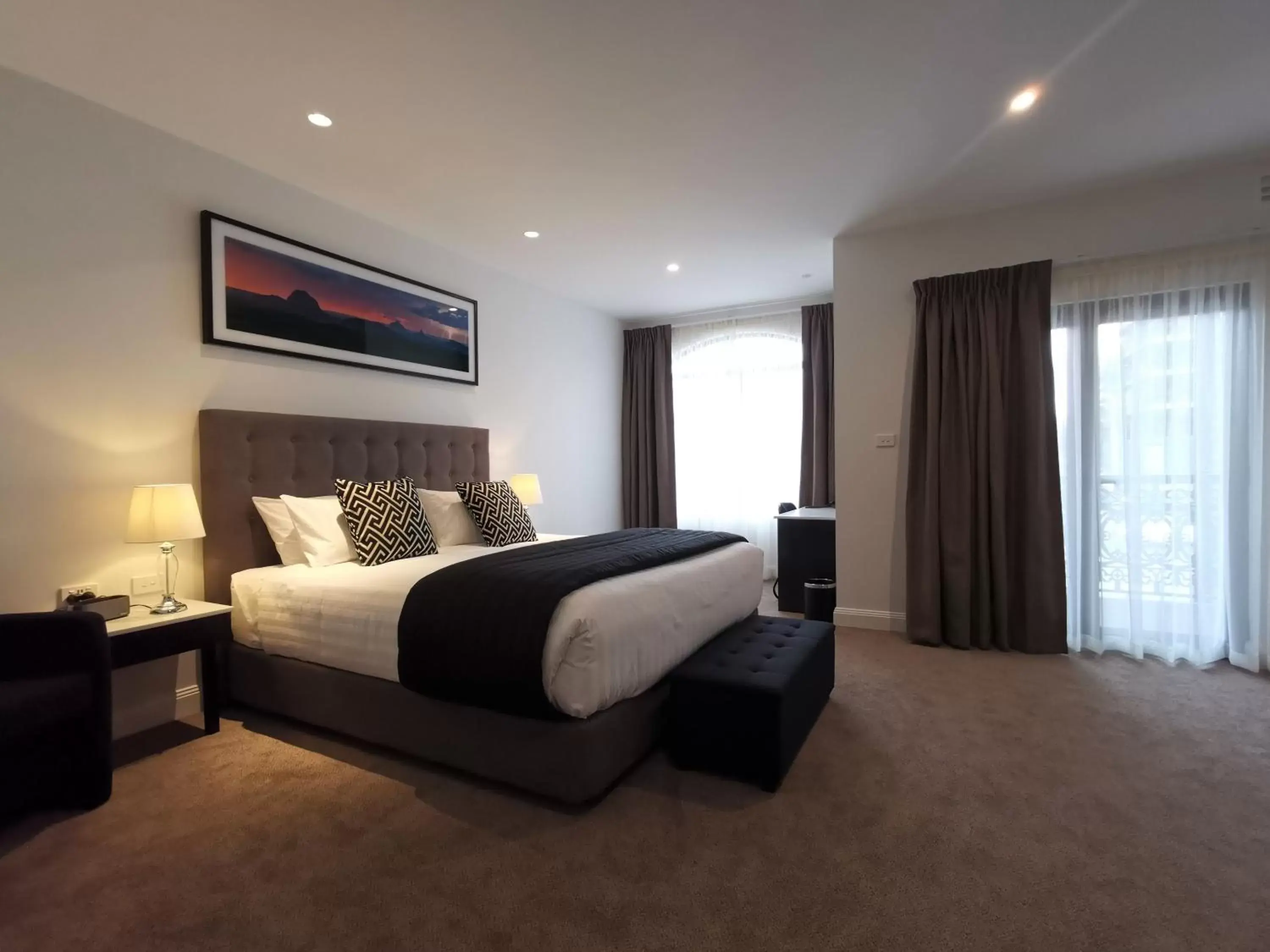 Superior King Room in The Abbey Motel Goulburn Superior King Room in The Abbey Motel Goulburn