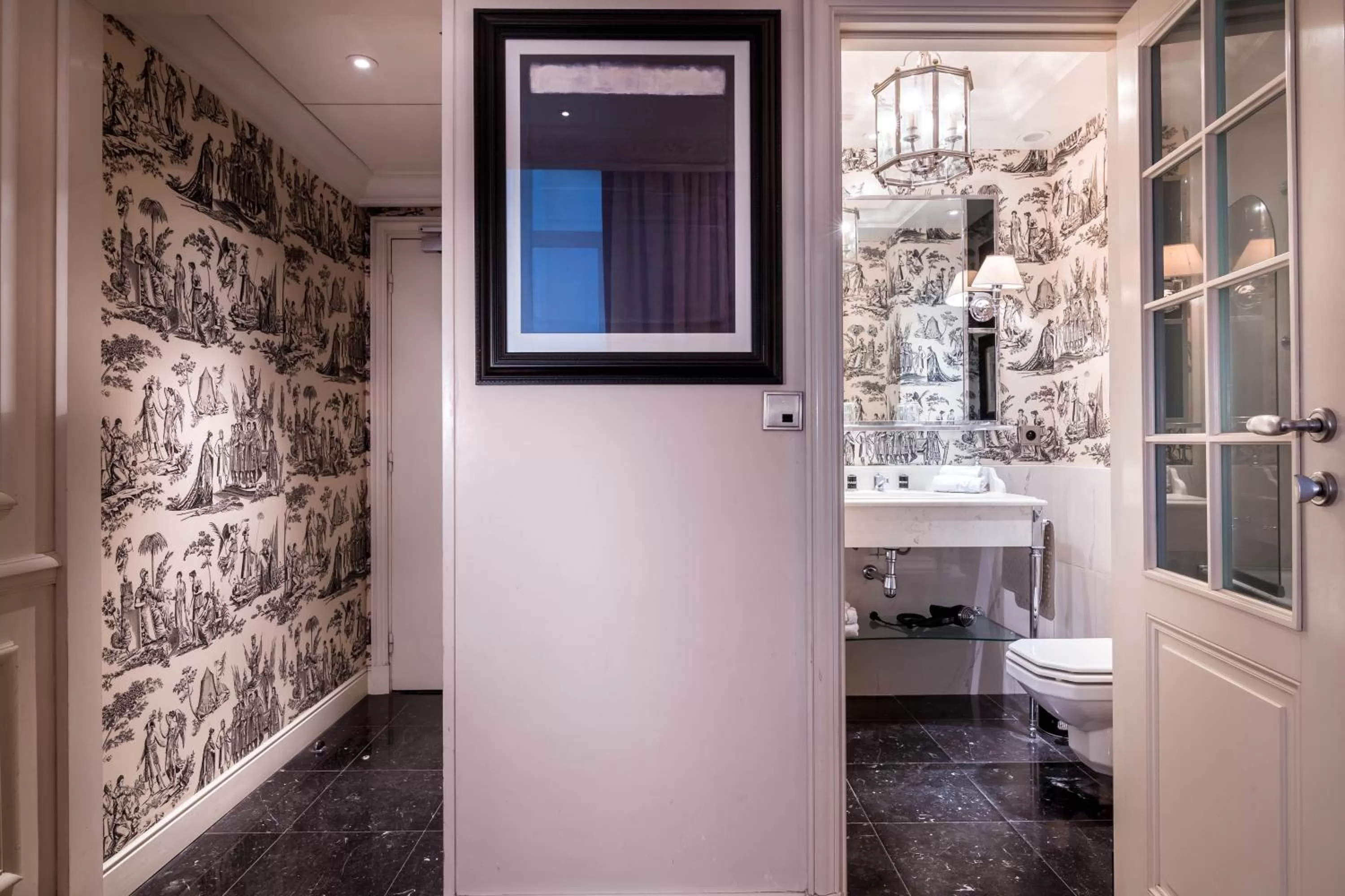 Decorative detail in Grand Hôtel de L'Univers Saint-Germain