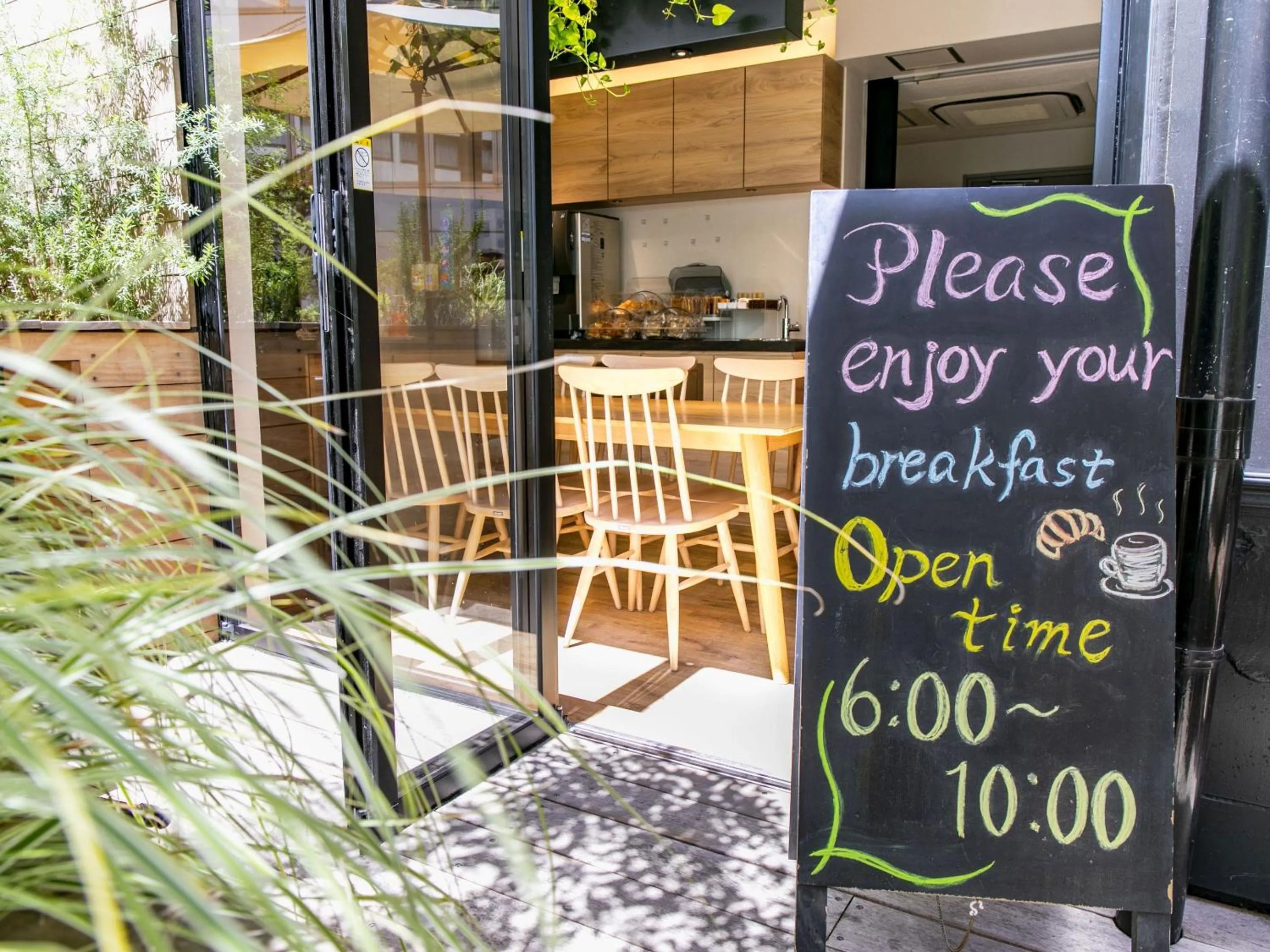 Communal lounge/ TV room in Hotel Wing International Korakuen
