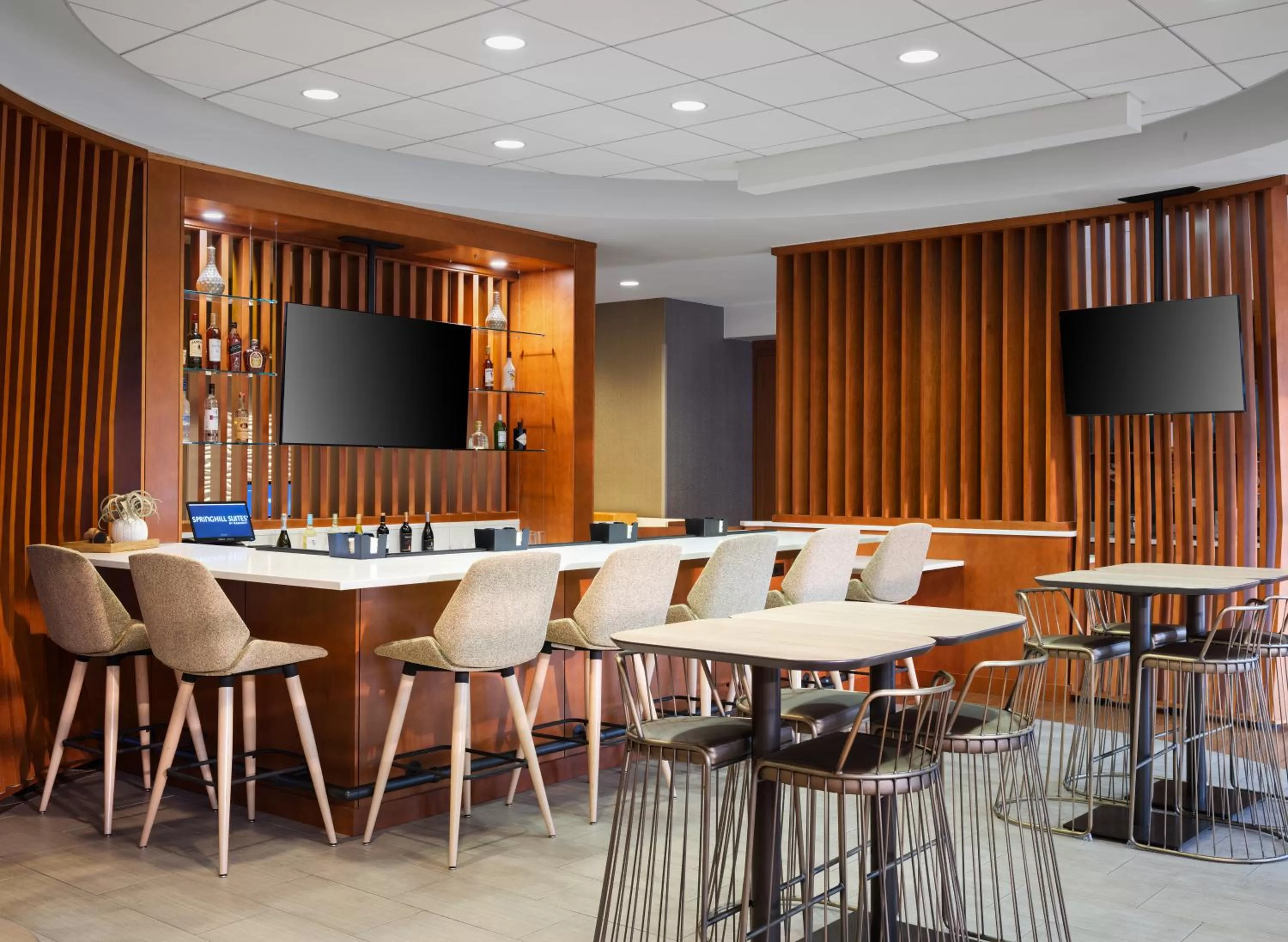 Lounge or bar in SpringHill Suites by Marriott Pittsburgh Mt. Lebanon
