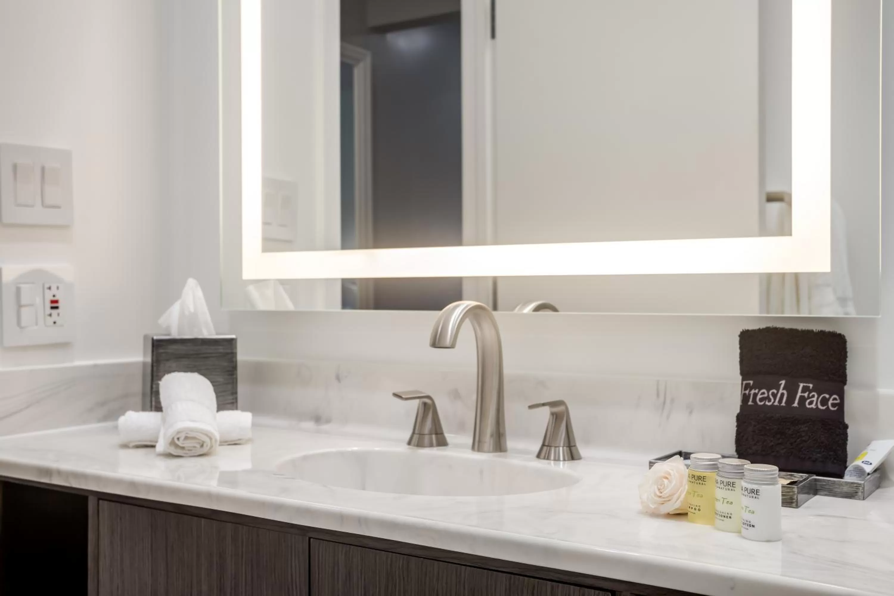 Shower in Harbor View Inn