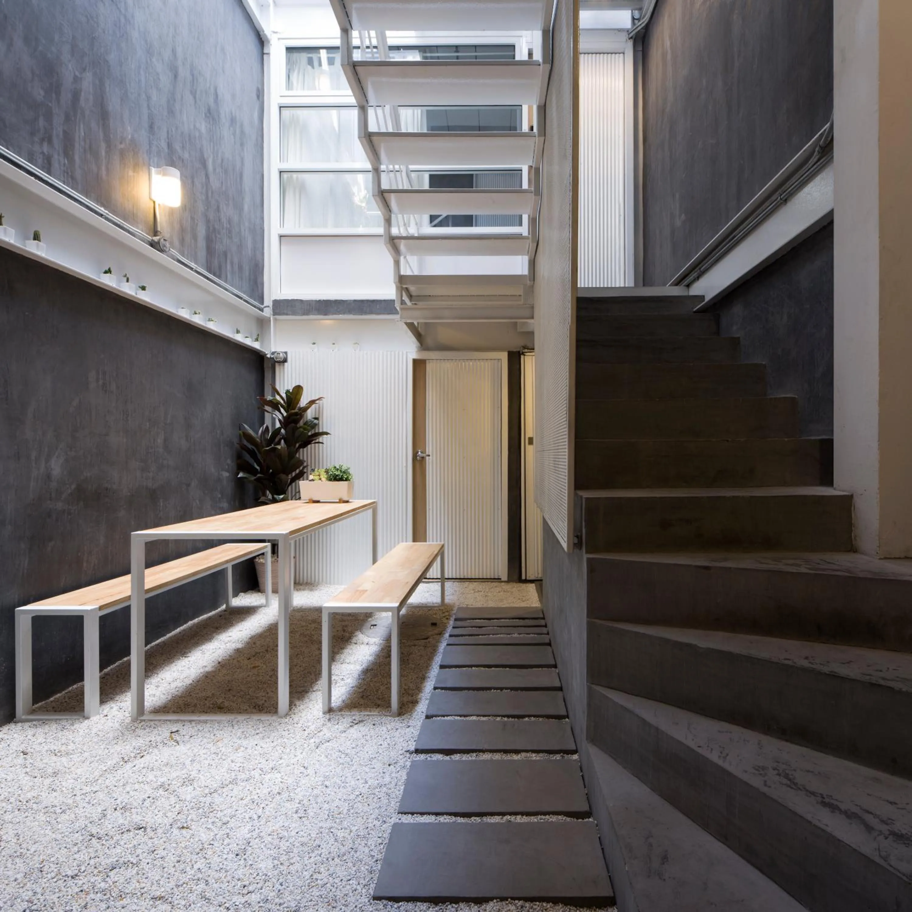 Restaurant/places to eat in On the Bed Hostel