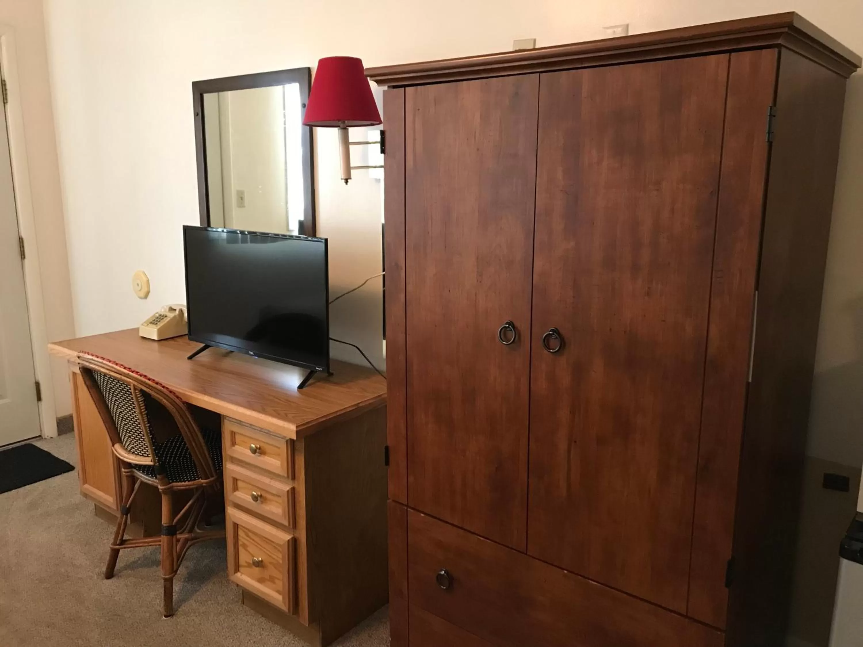 TV and multimedia in Motel Grand