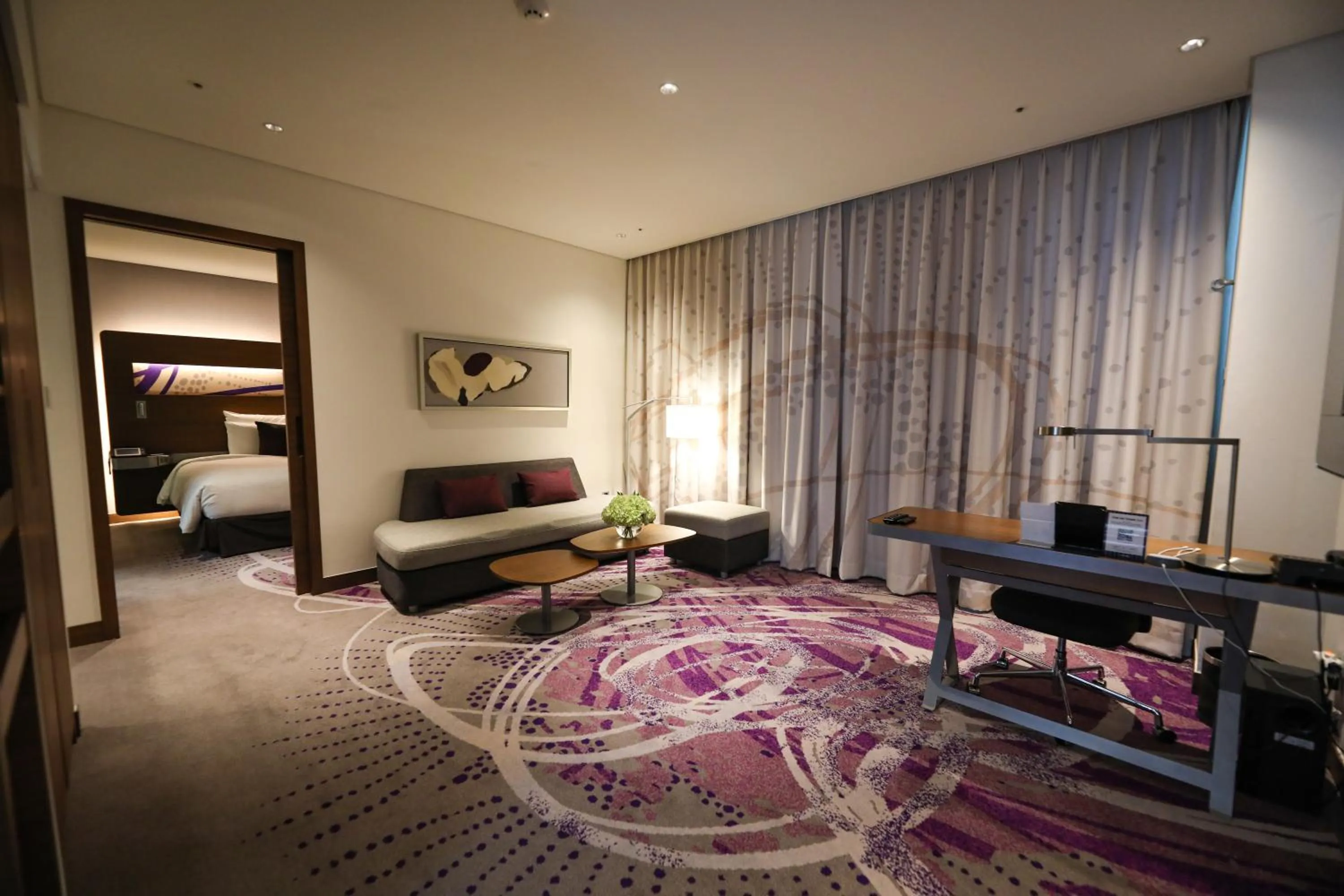 Living room, Bed in Novotel Ambassador Suwon