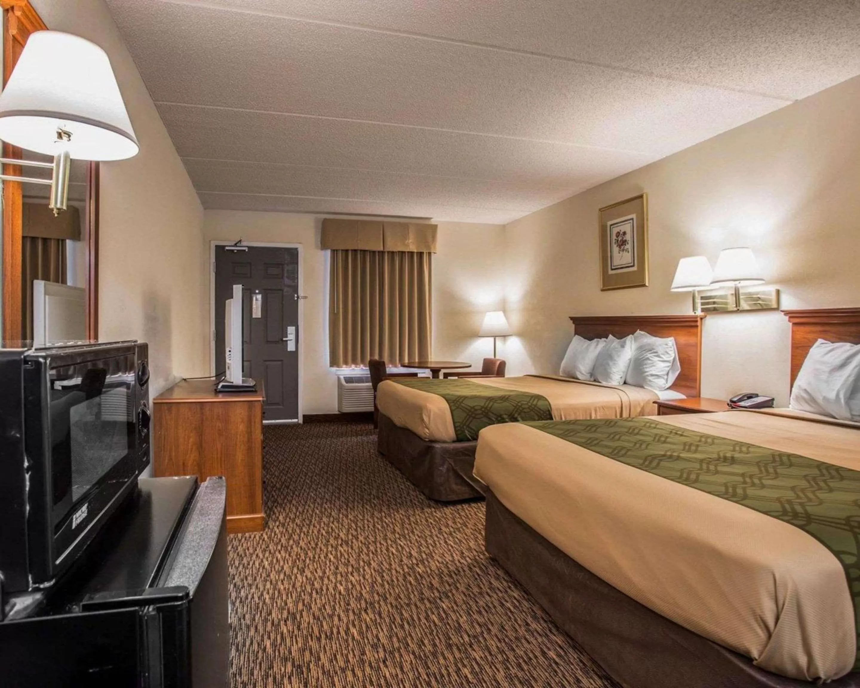 Photo of the whole room, Bed in Econo Lodge Inn & Suites Lugoff