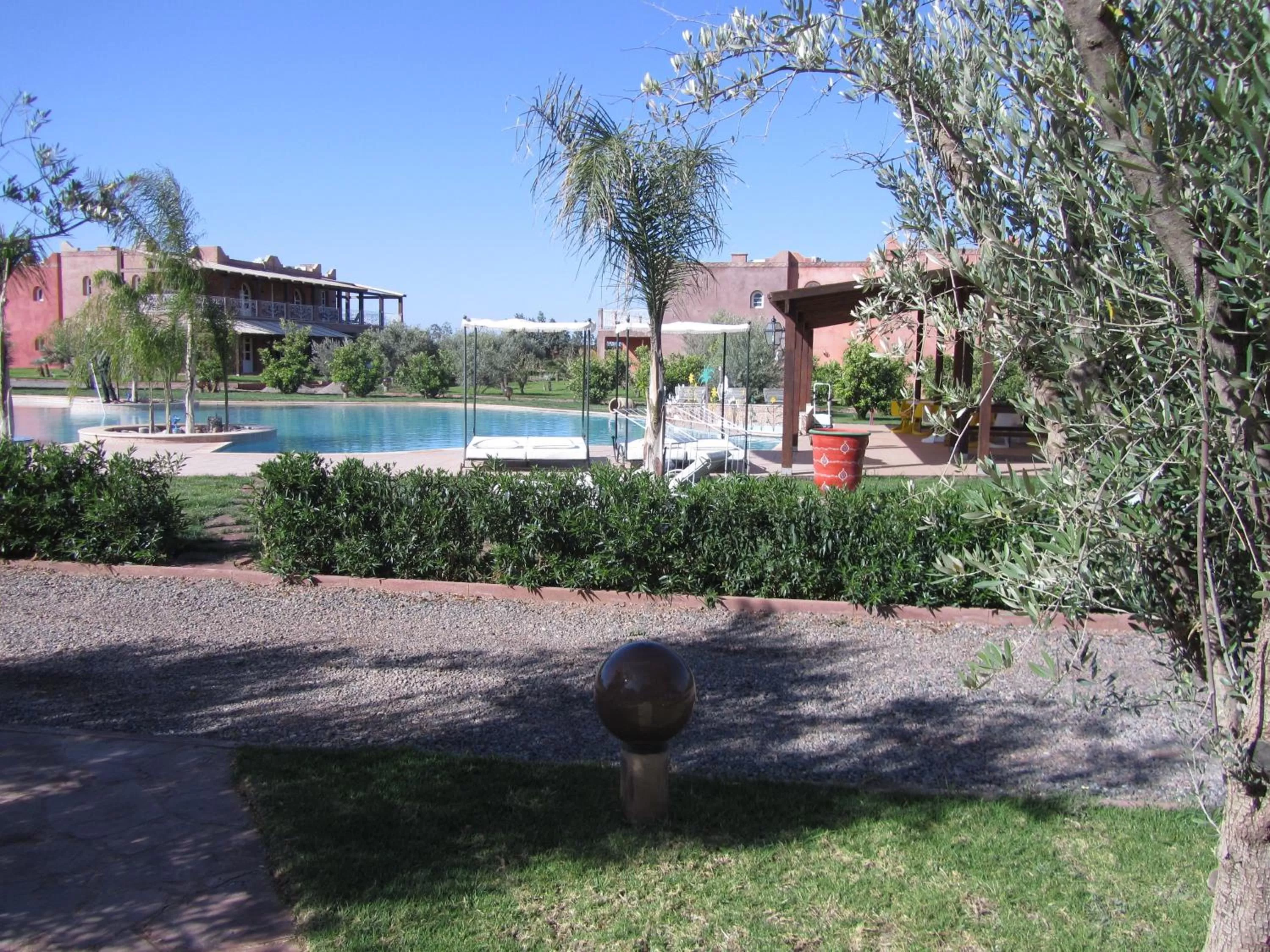 Garden, Swimming Pool in Résidence Habiba