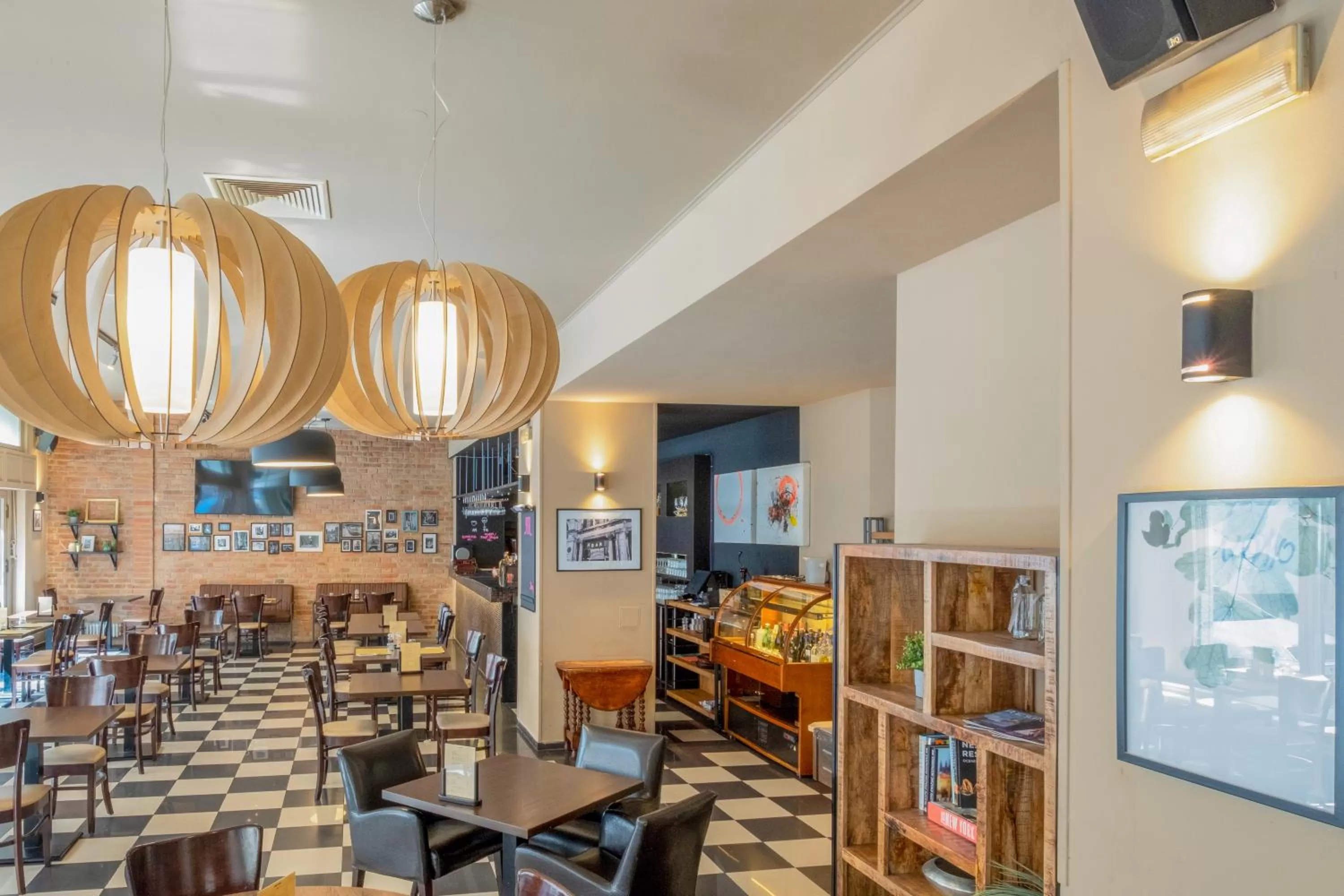 Restaurant/places to eat in Hotel Bologna