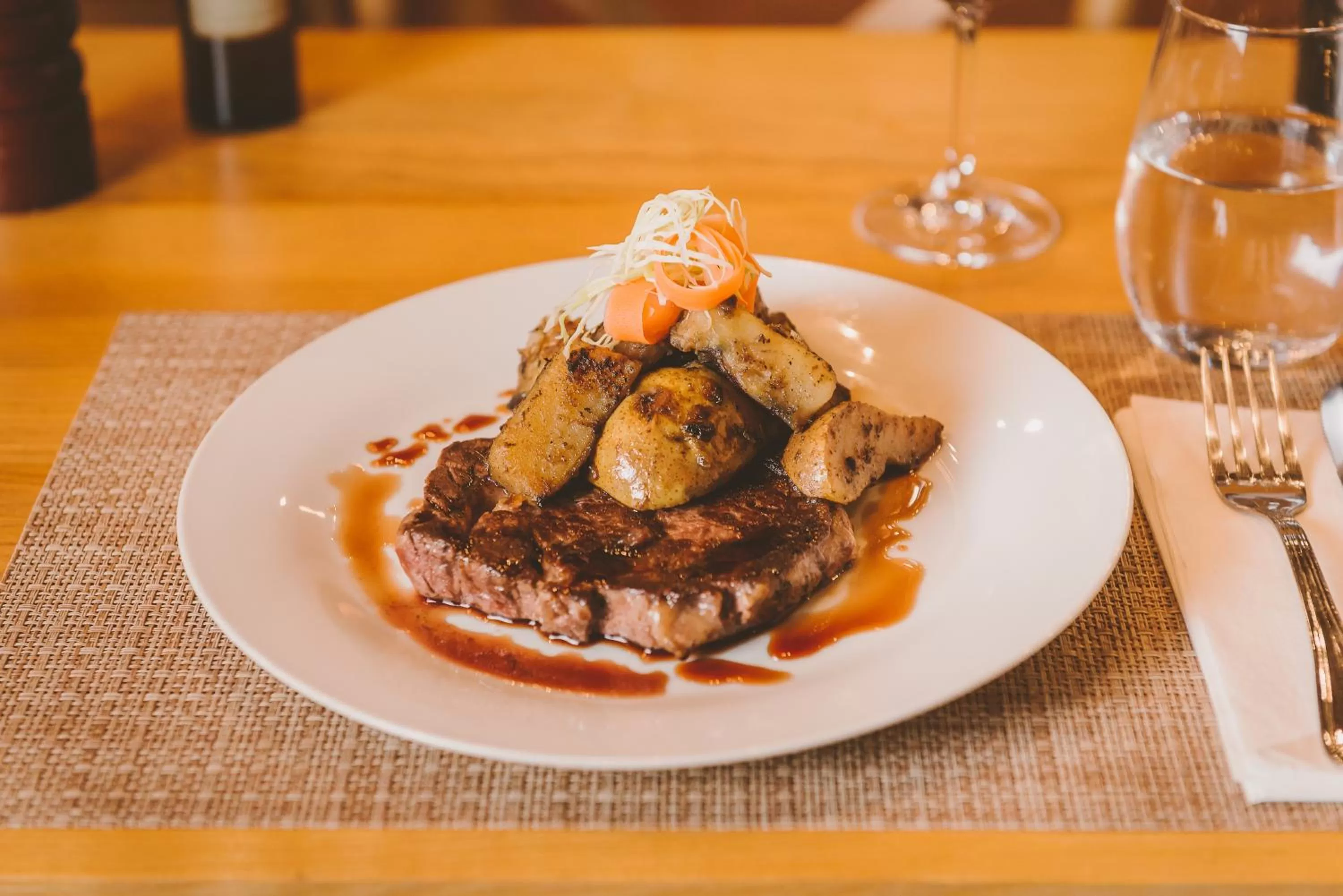 Restaurant/places to eat in Bemar Carmelo Hotel