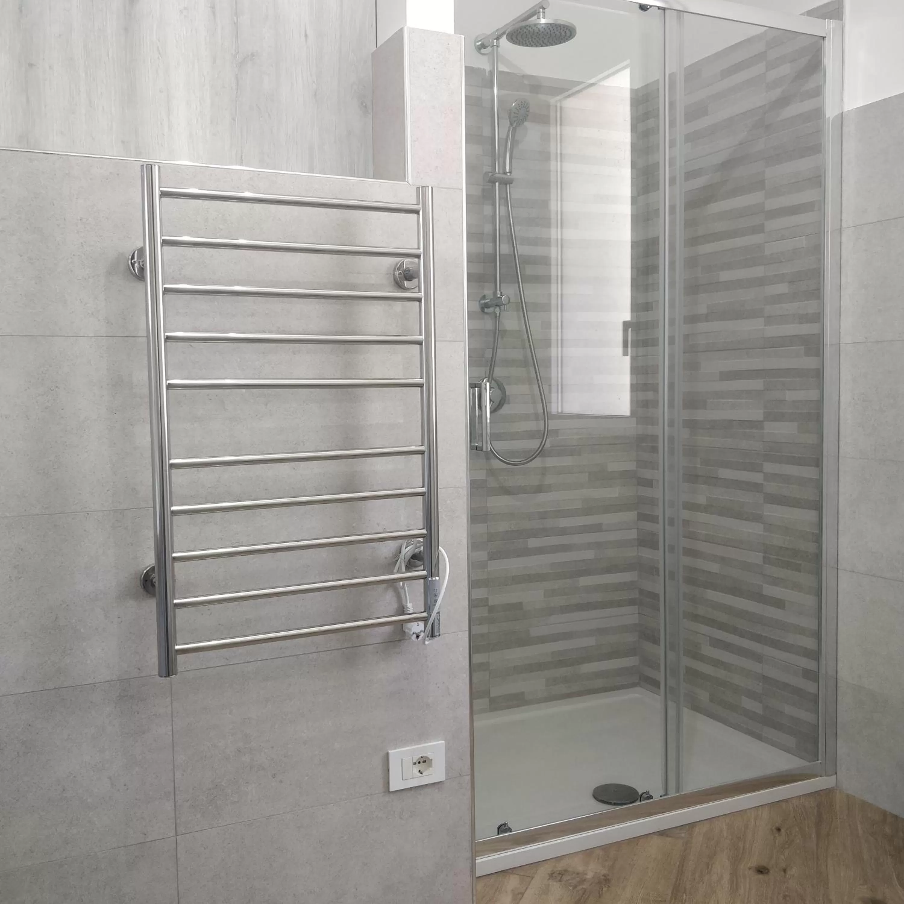 Shower in ALBARIA ROOMS-APARTMENTS