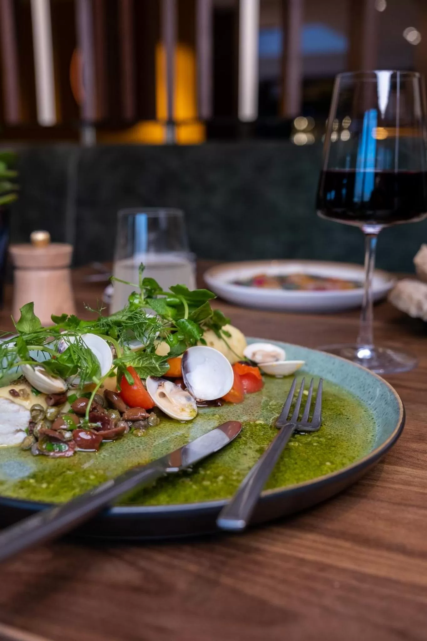 Restaurant/places to eat in Mah Hotel