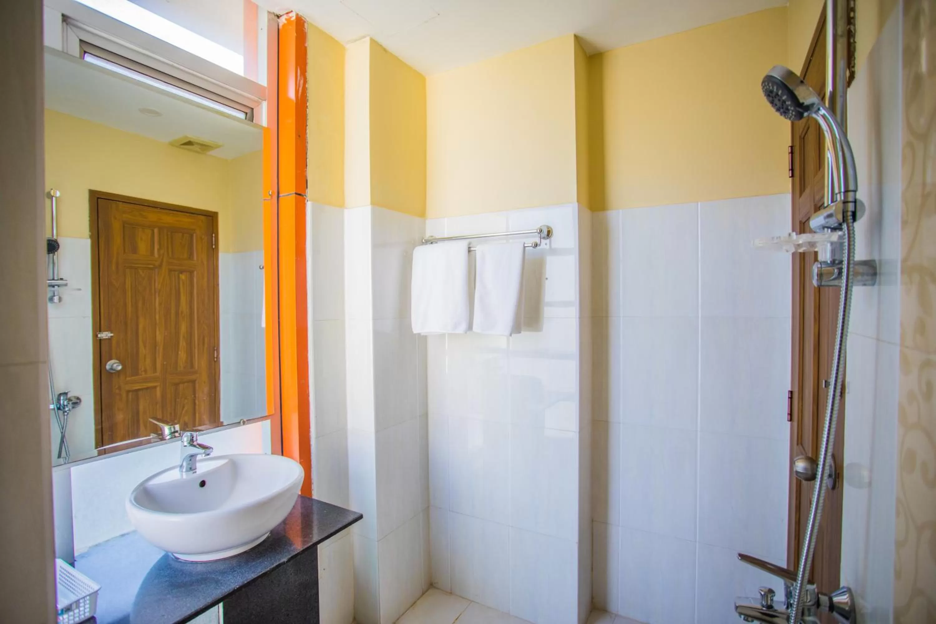 Bathroom in Golden Gate China Town Hotel