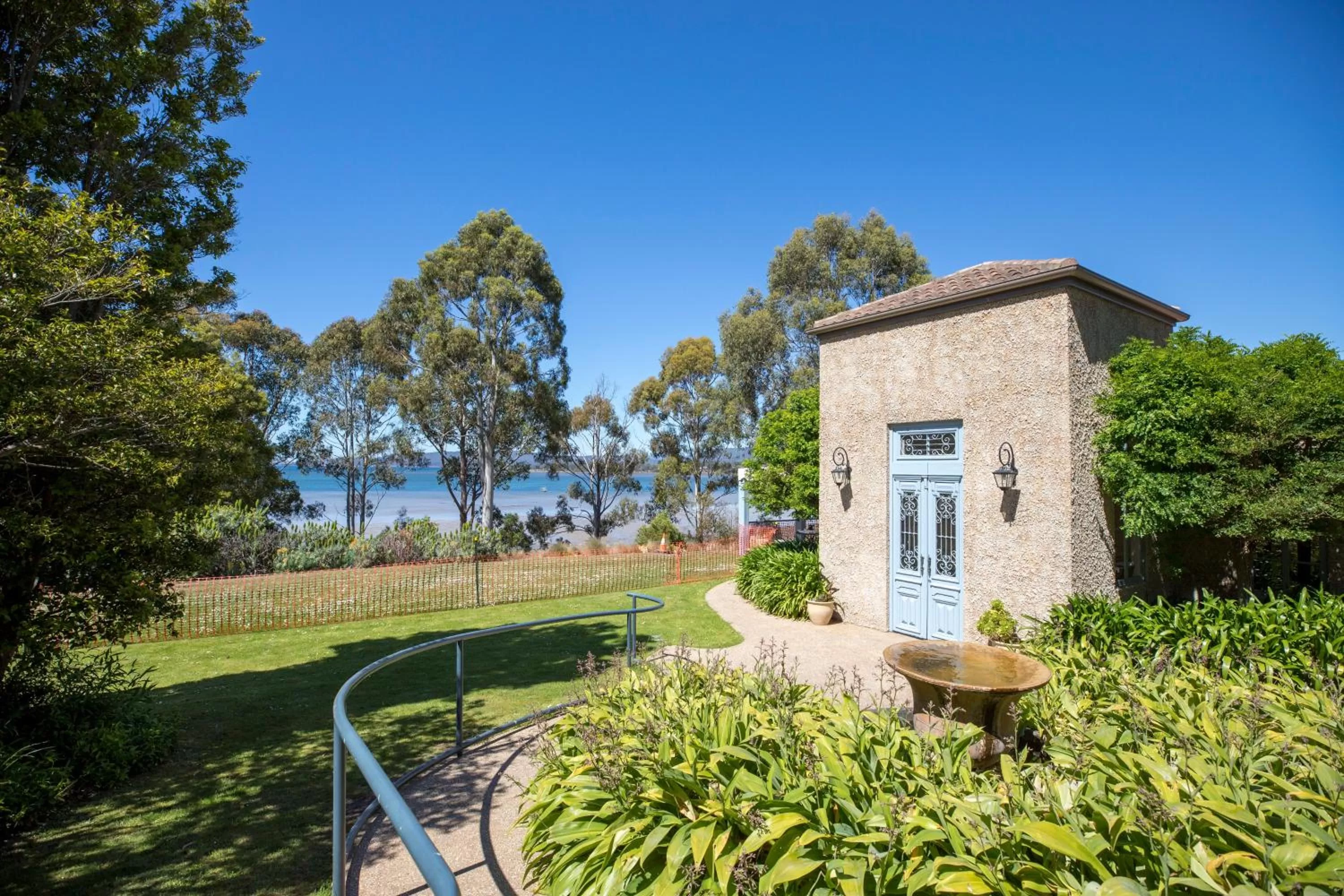 Property building in Villa Howden