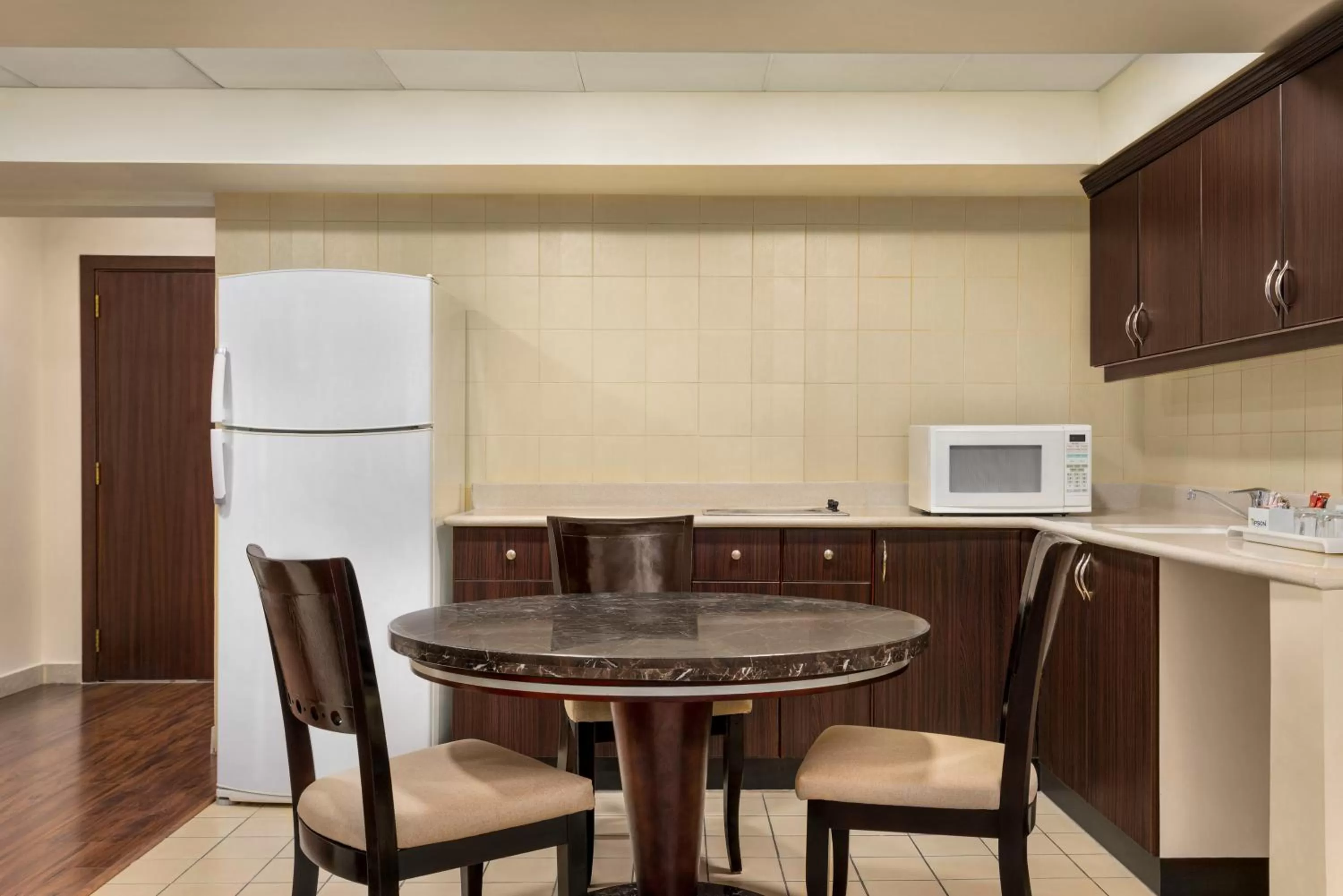 Kitchen or kitchenette in Eastyard Dammam Hotel - Formerly Ramada by Wyndham Dammam