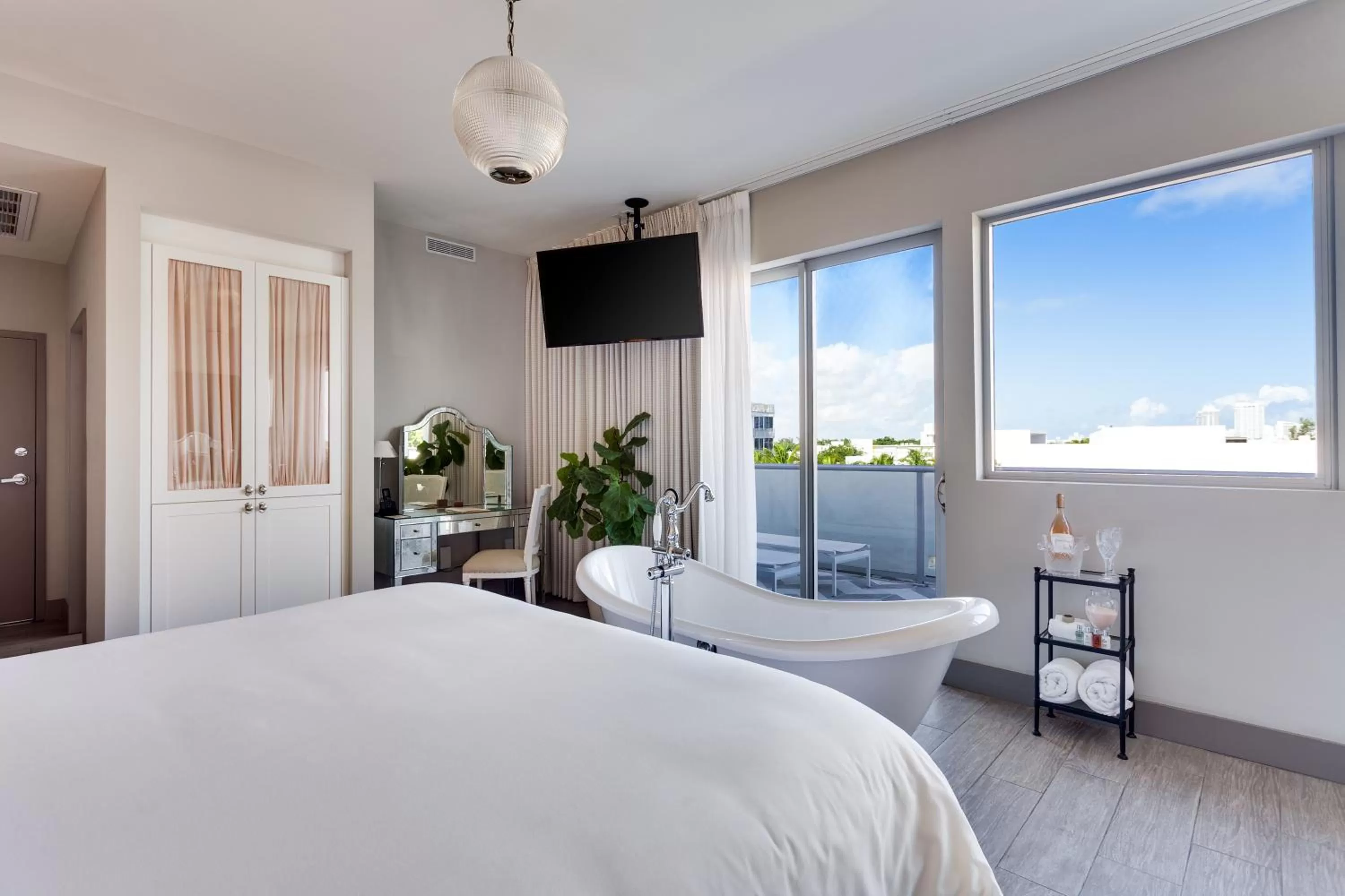 TV and multimedia, Bed in The Plymouth South Beach