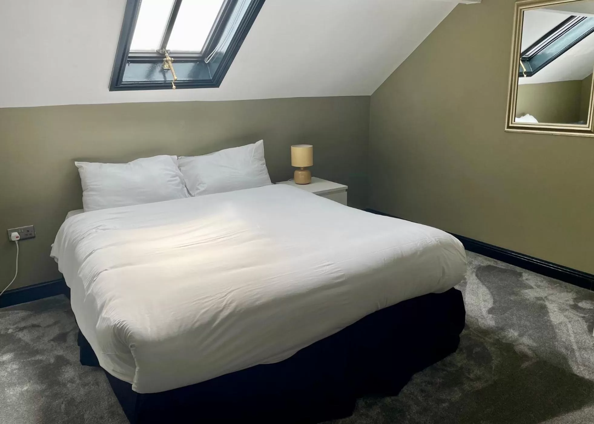 Bedroom, Bed in The Wrens