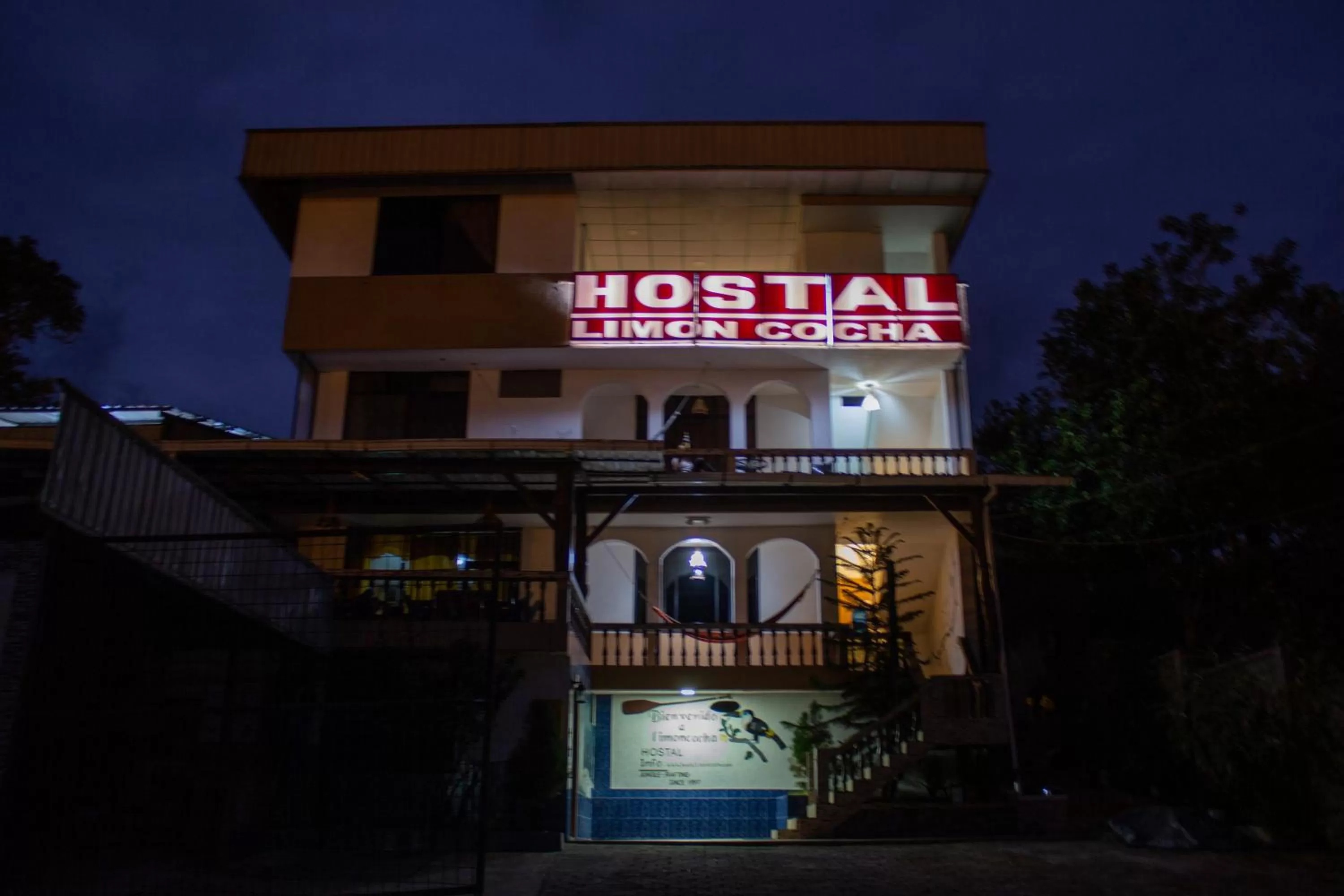 Facade/entrance in Hostal Limoncocha