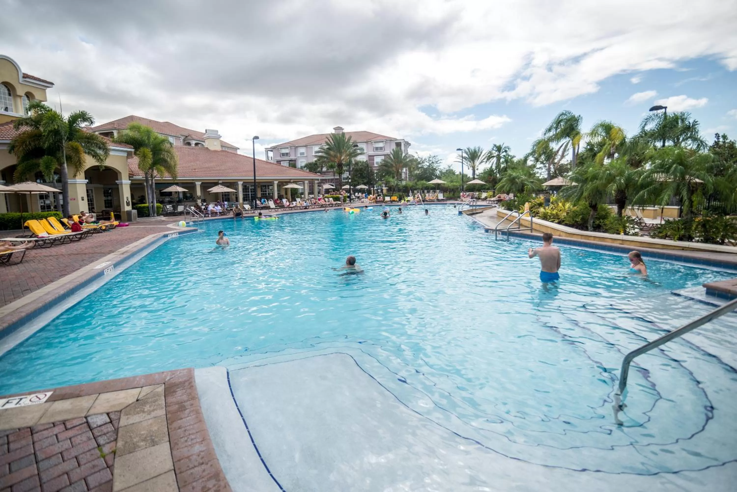 Swimming pool in Orlando Escape