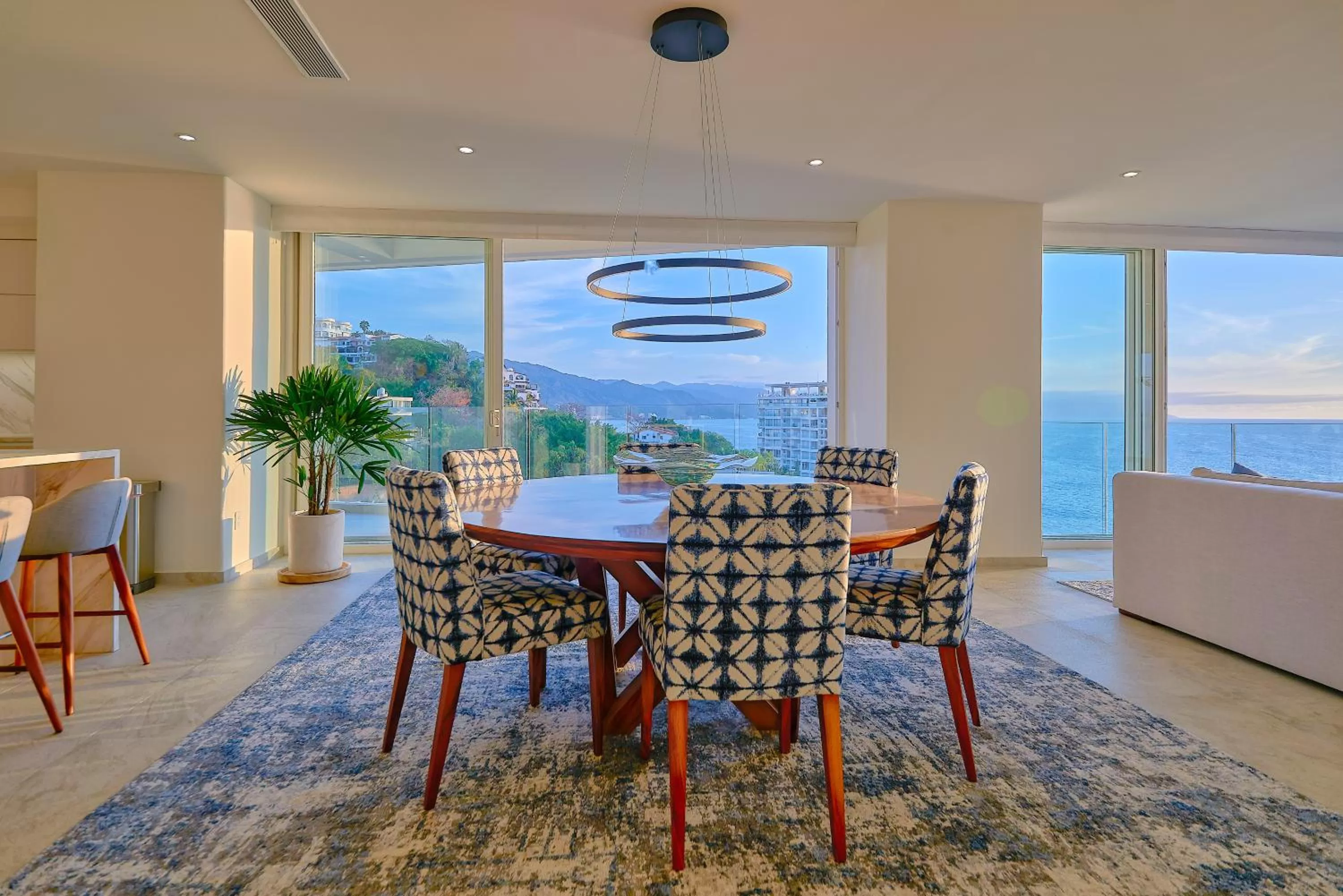 Dining area in Maxwell Residences at Indah
