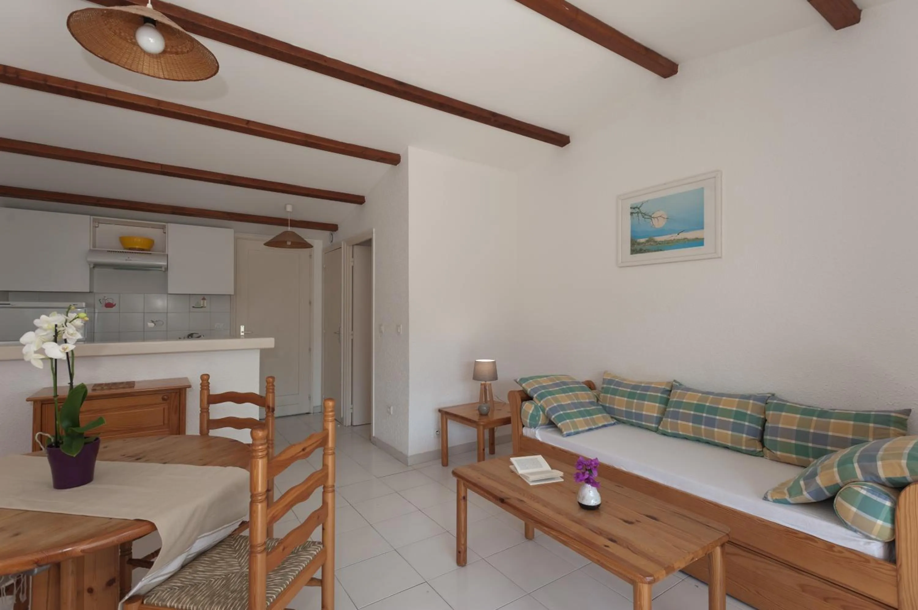 Kitchen or kitchenette, Bed in Résidence Marina Di Santa Giulia