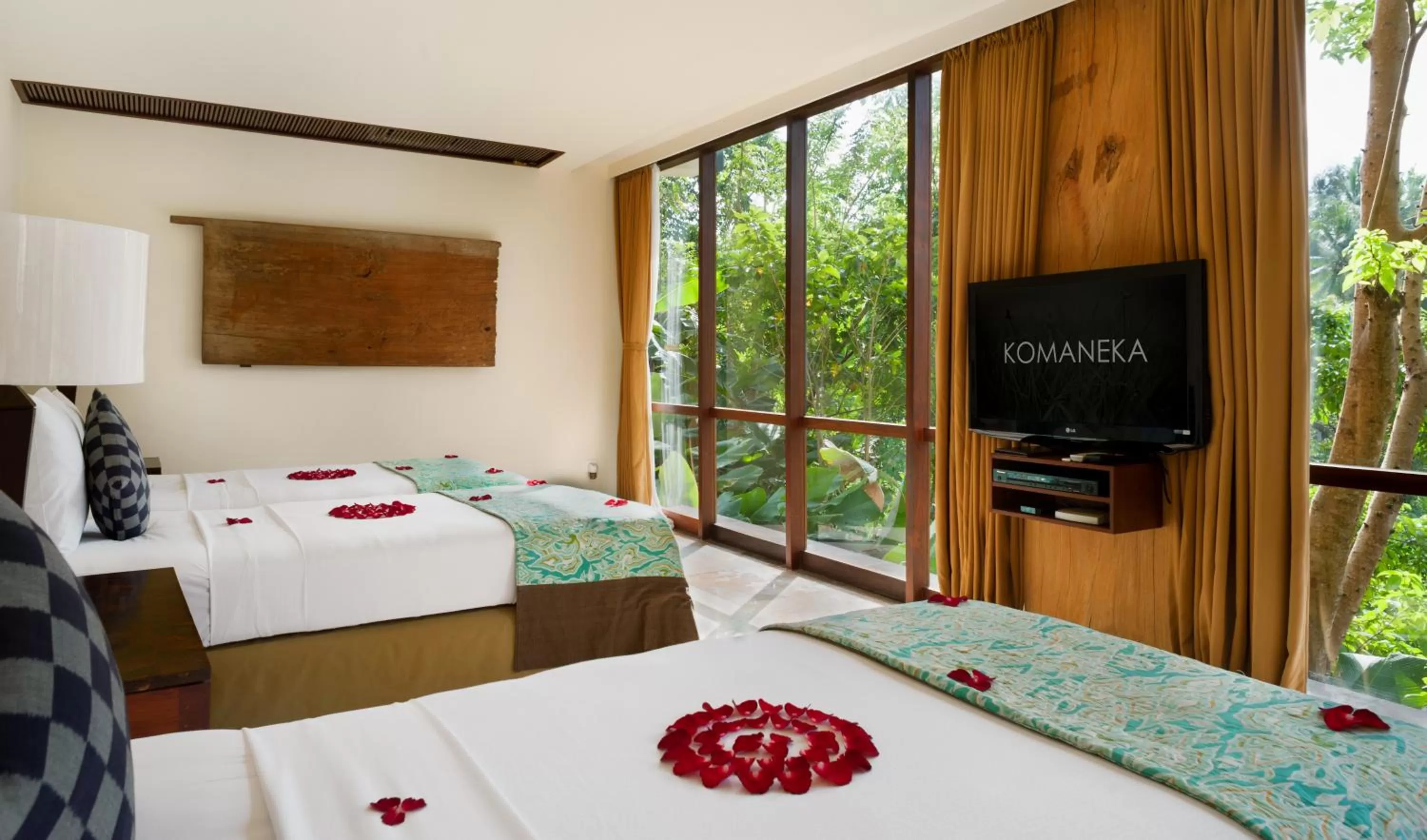 TV and multimedia, Bed in Komaneka at Bisma Ubud