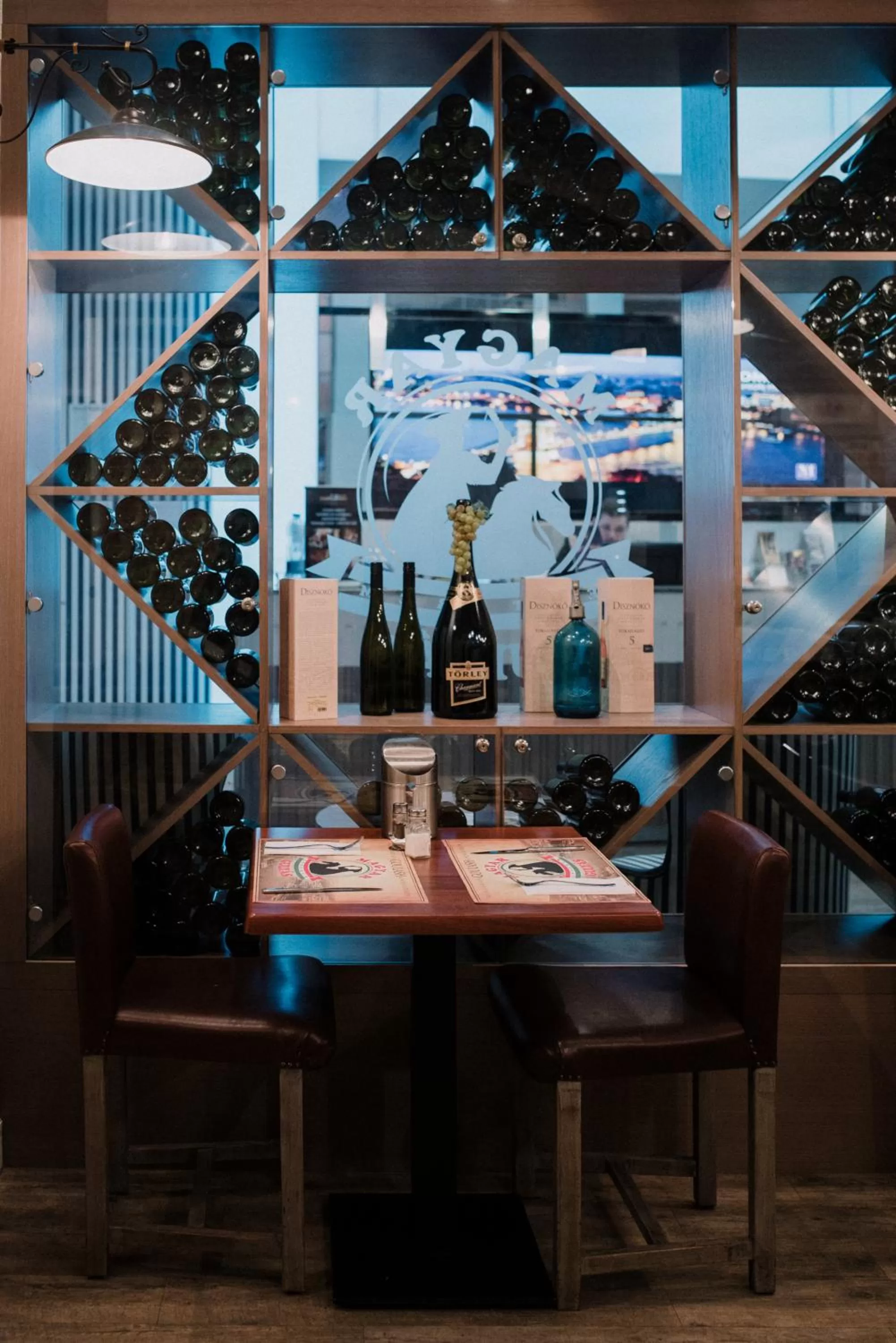 Restaurant/places to eat in Estilo Fashion Hotel Budapest