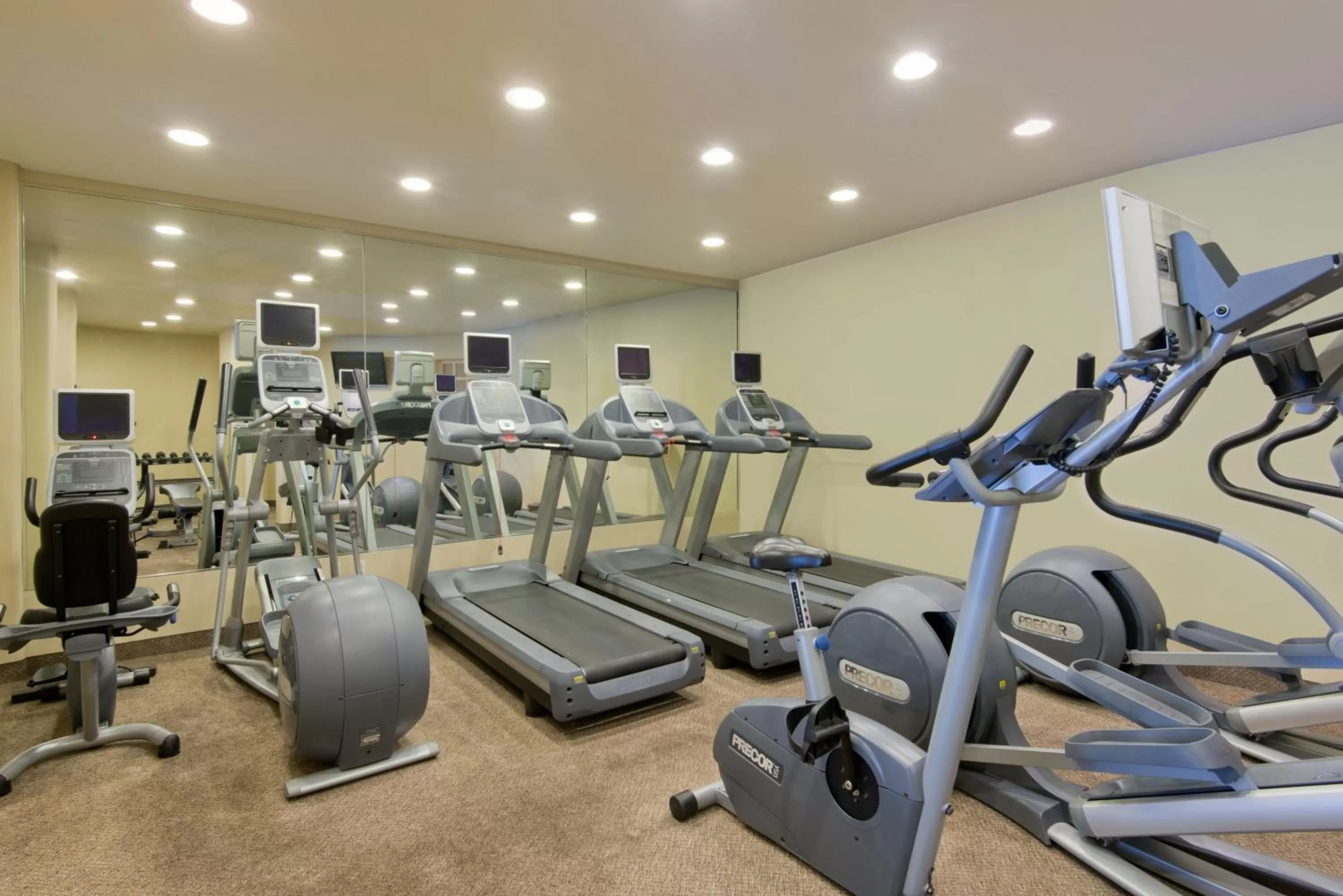 Fitness centre/facilities in Albuquerque Crowne Plaza by IHG