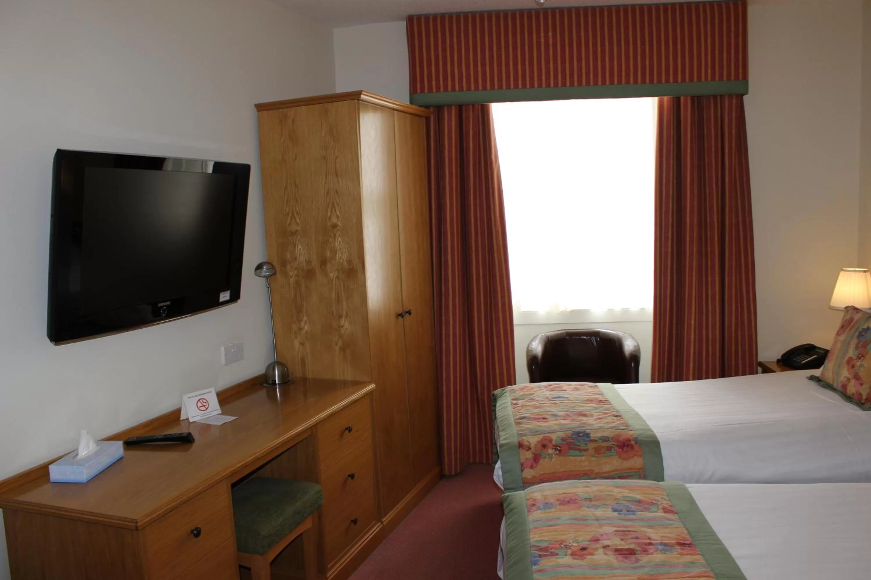 Bedroom, Bed in Horizon Hotel