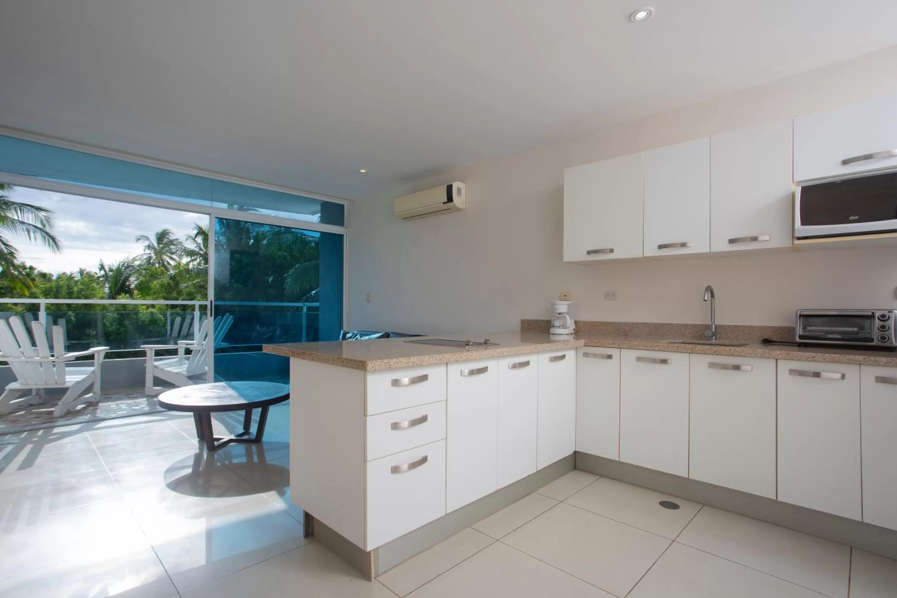 Kitchen or kitchenette in Puerto Azul Hotel