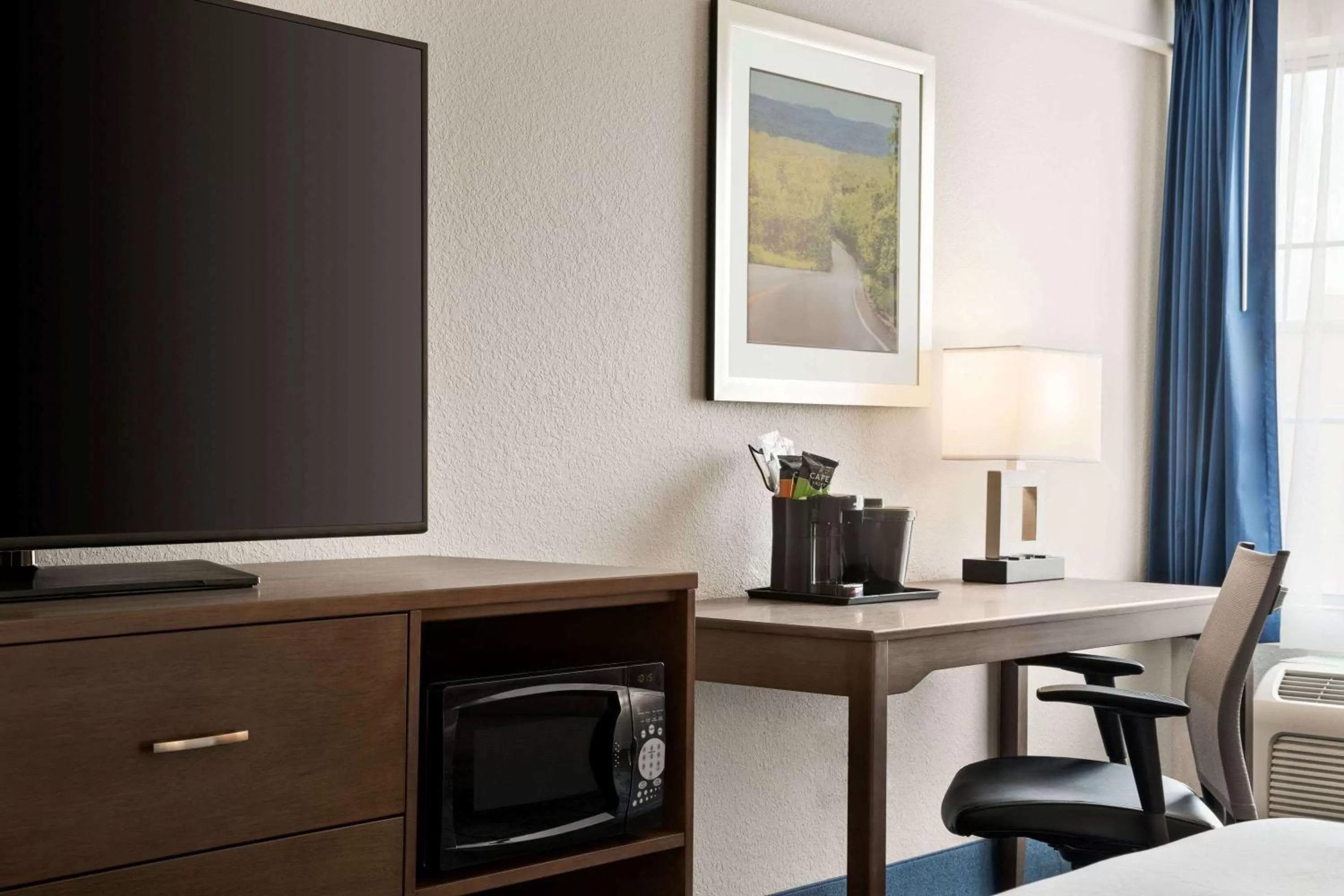 Photo of the whole room in La Quinta Inn and Suites by Wyndham at WaTiki Waterpark