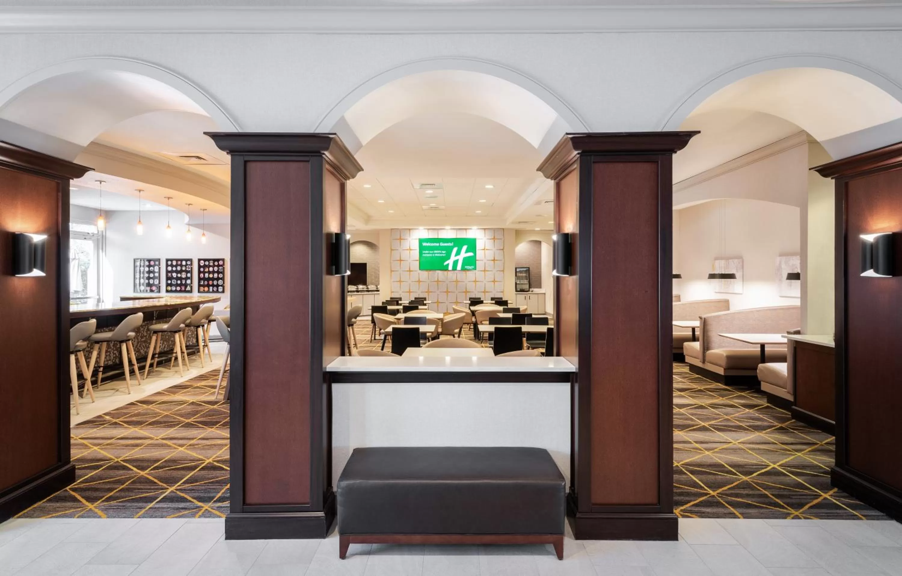 Restaurant/places to eat in Holiday Inn Hotel & Suites - Orange Park - Wells Rd.