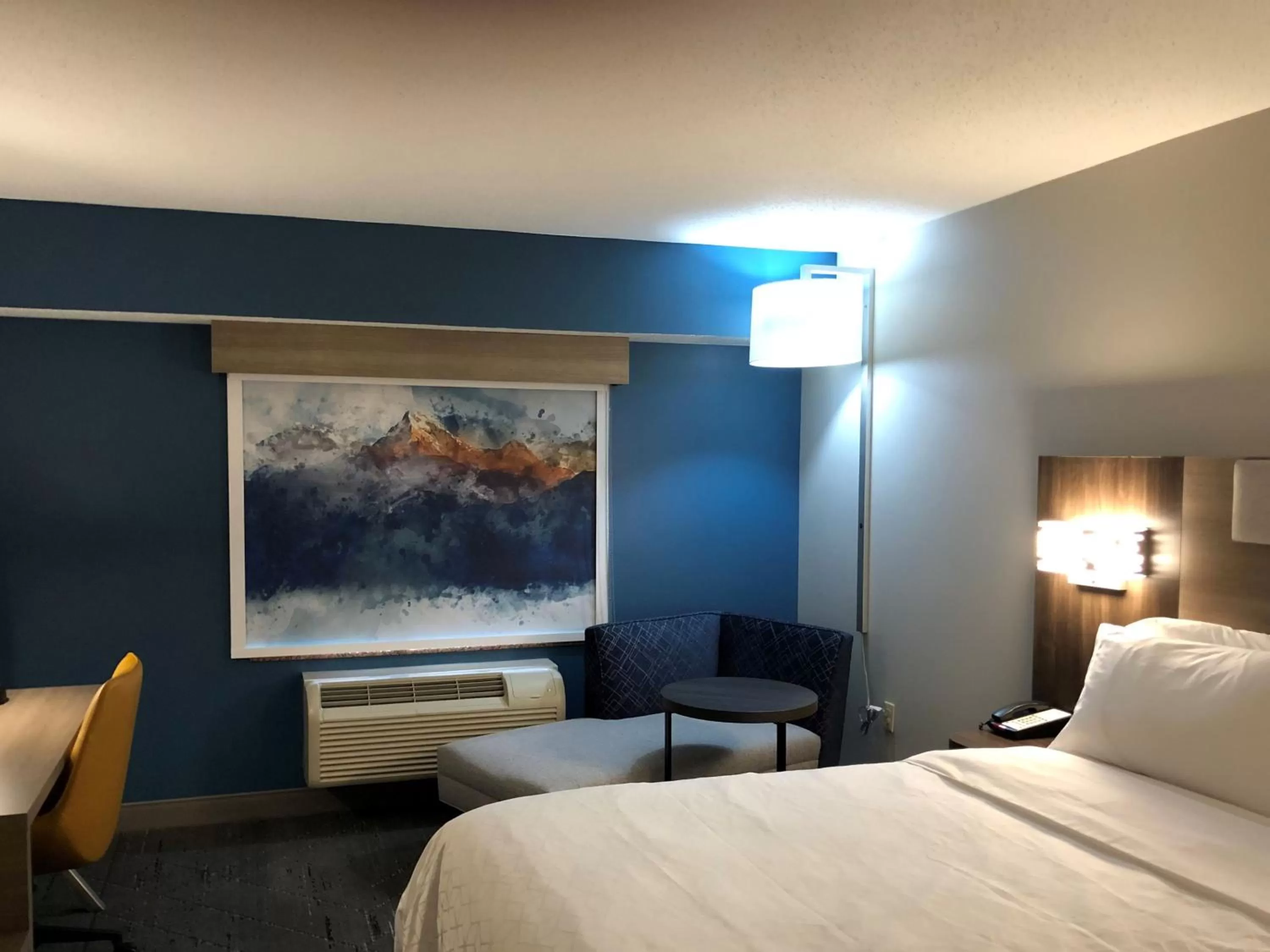 Photo of the whole room, Bed in Holiday Inn Express & Suites Donegal by IHG