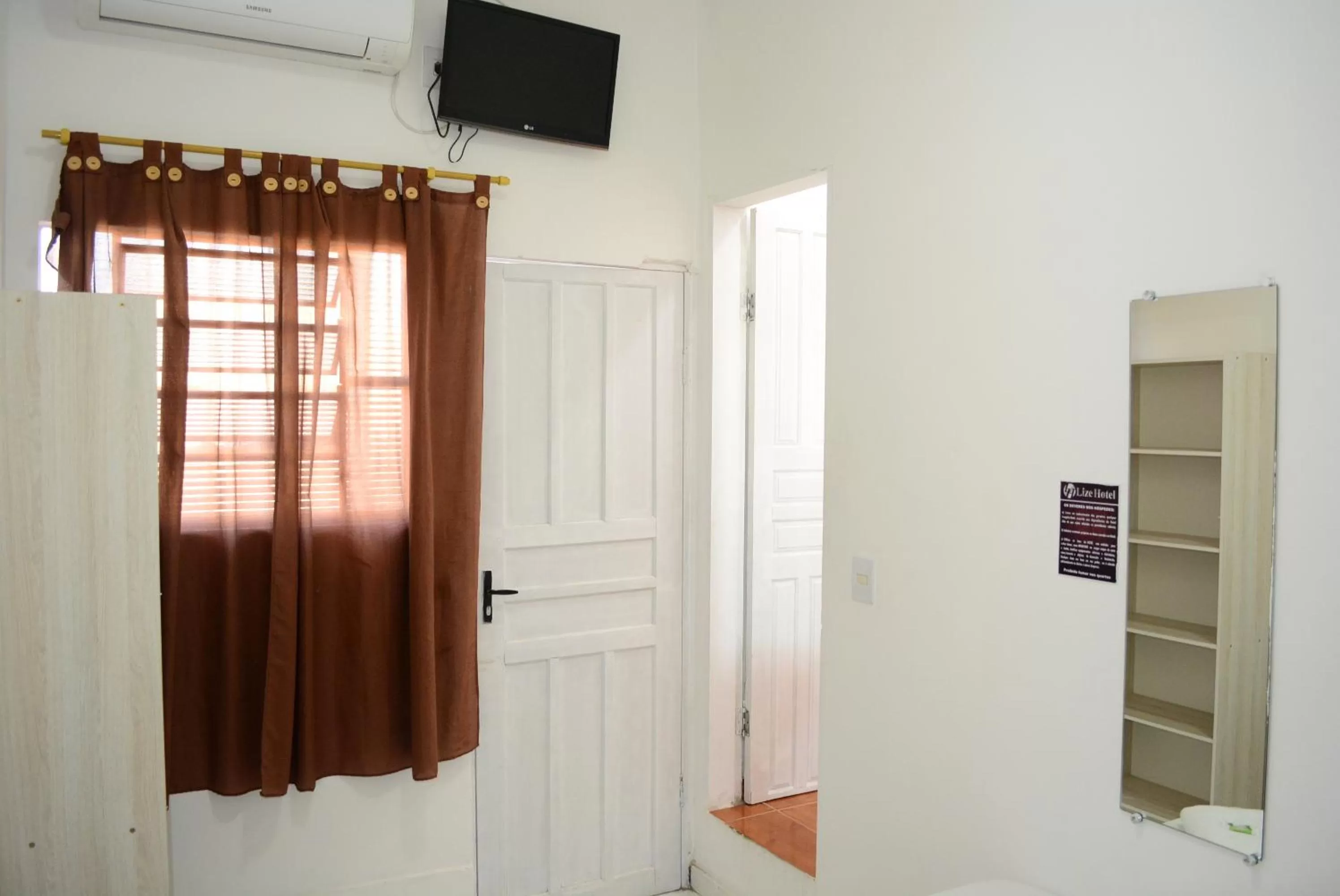 TV/Entertainment Center in Lize Hotel Rodoviária