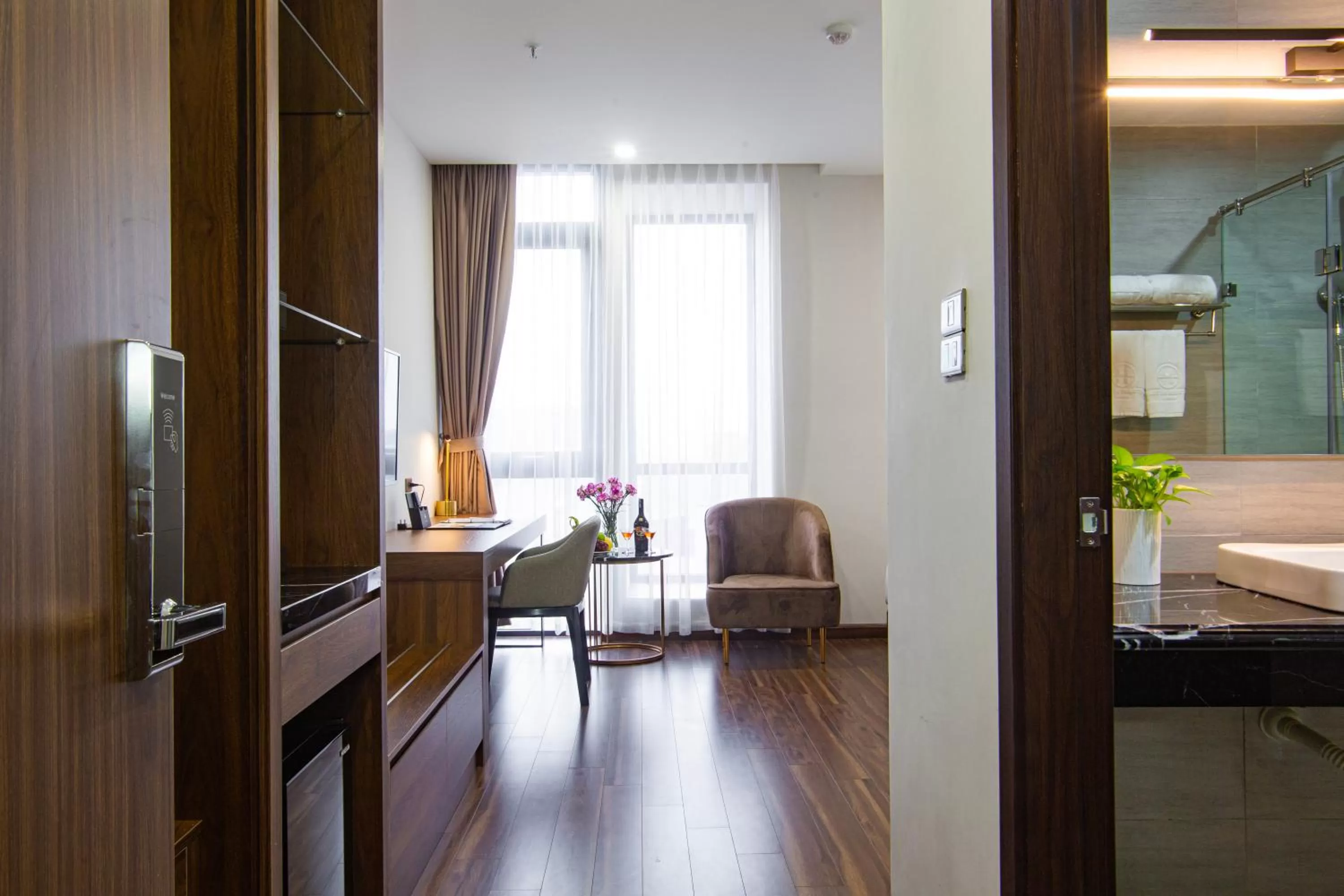 Bedroom, Bed in Western Skyline Hotel