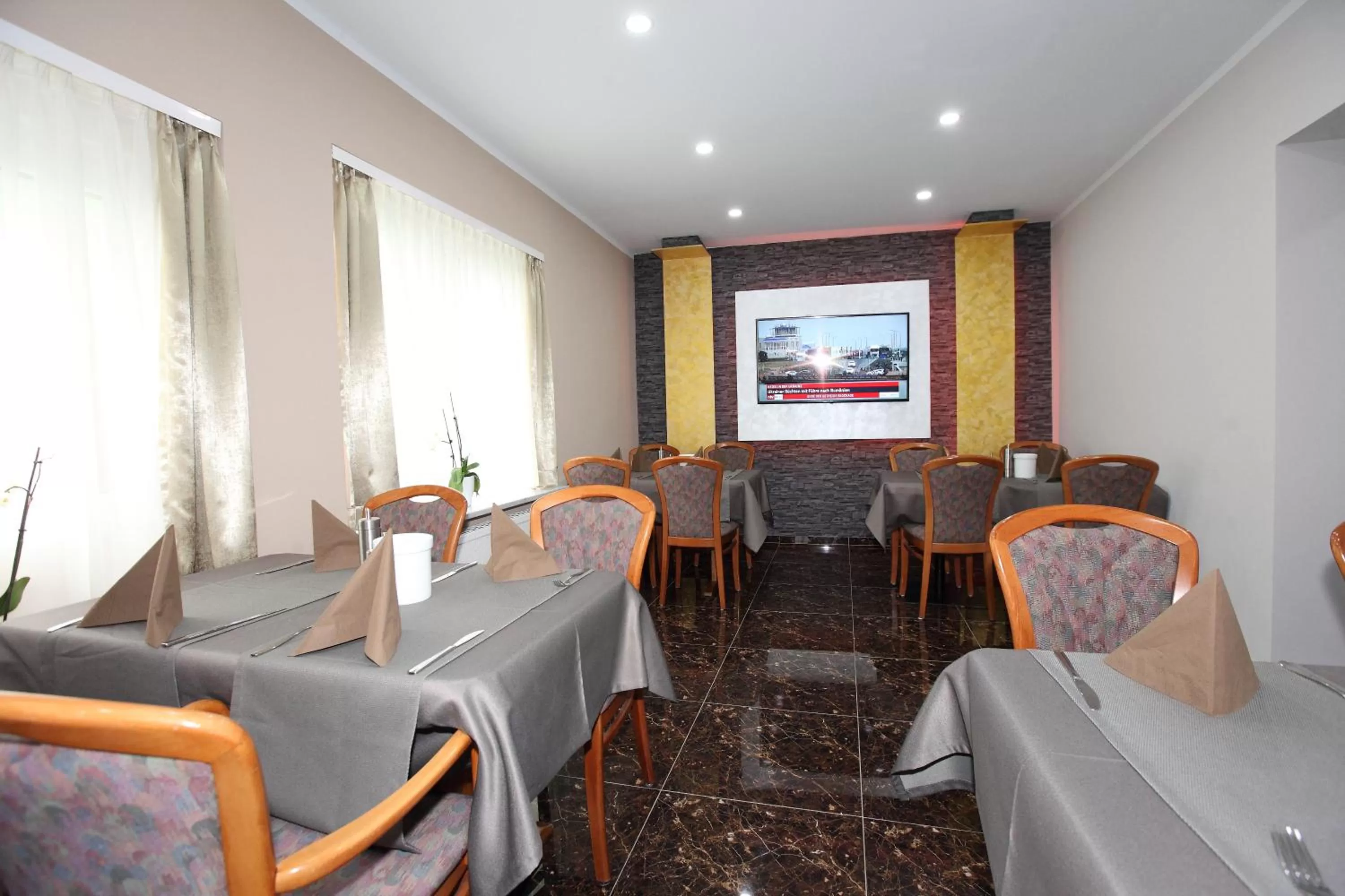 Restaurant/places to eat in Hotel Sofia