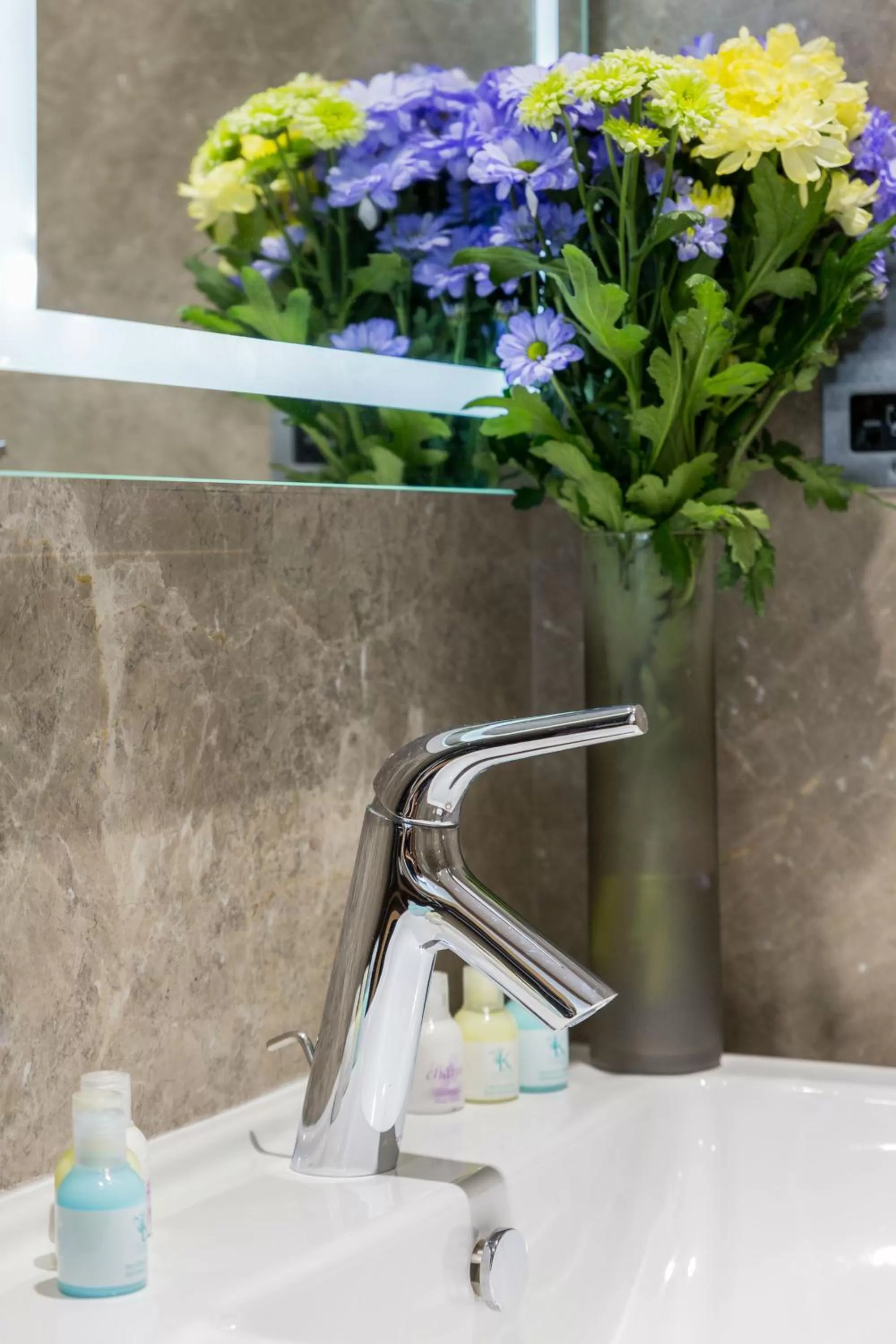 Bathroom in The Lion & Key Hotel