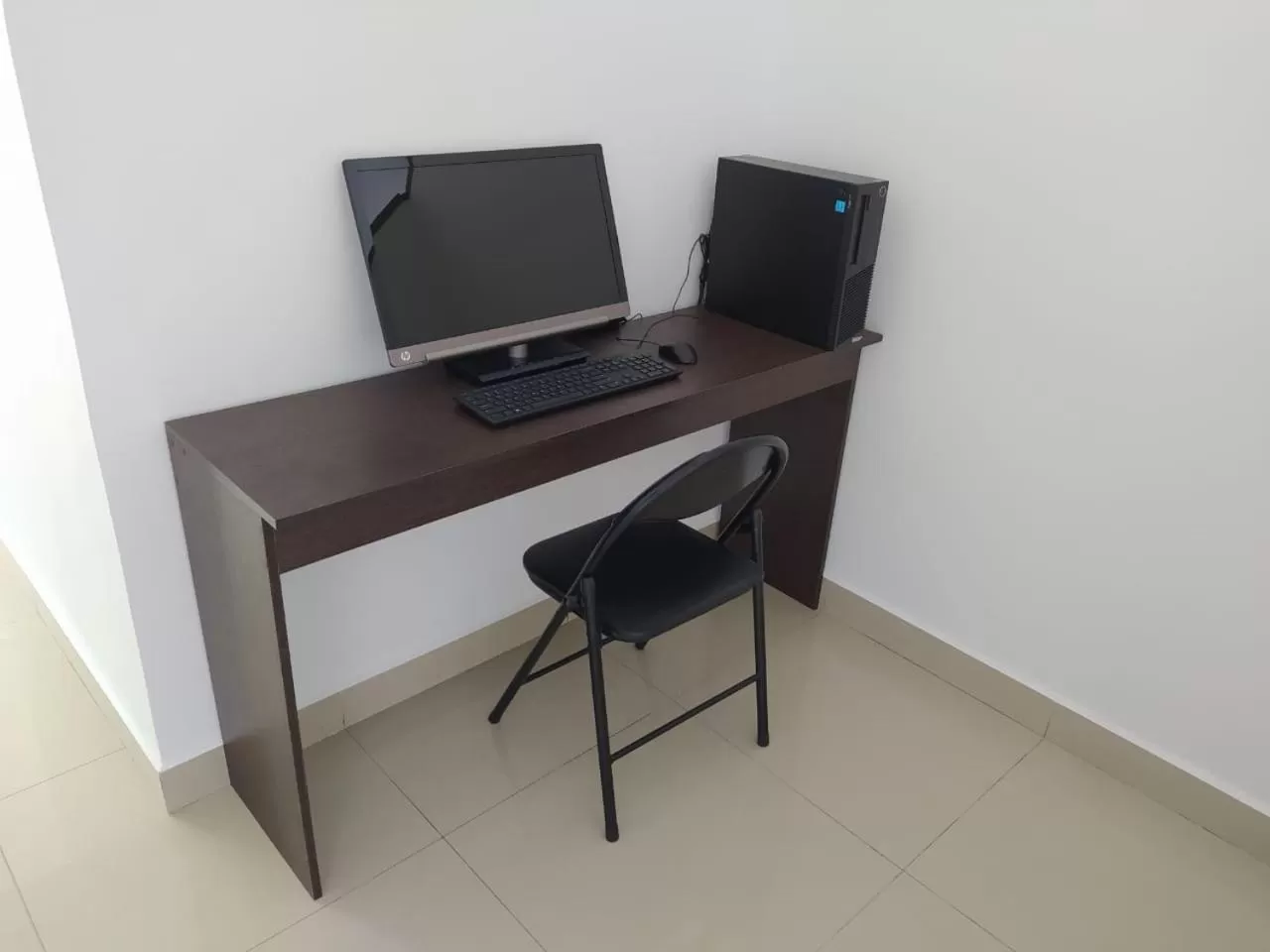 Library, TV/Entertainment Center in Manta Airport Hotel