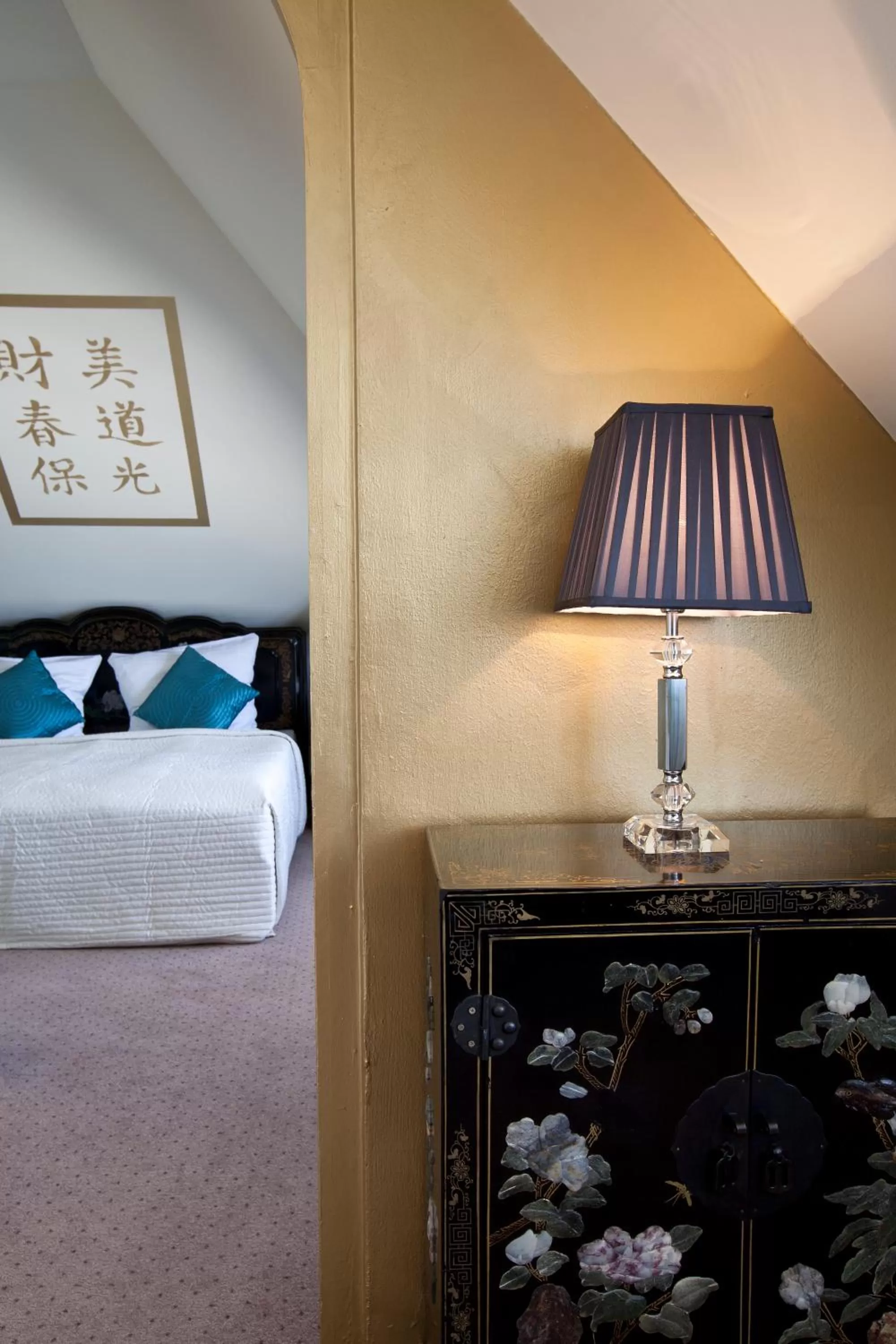 Bedroom, Bed in Hotel Zhong Hua