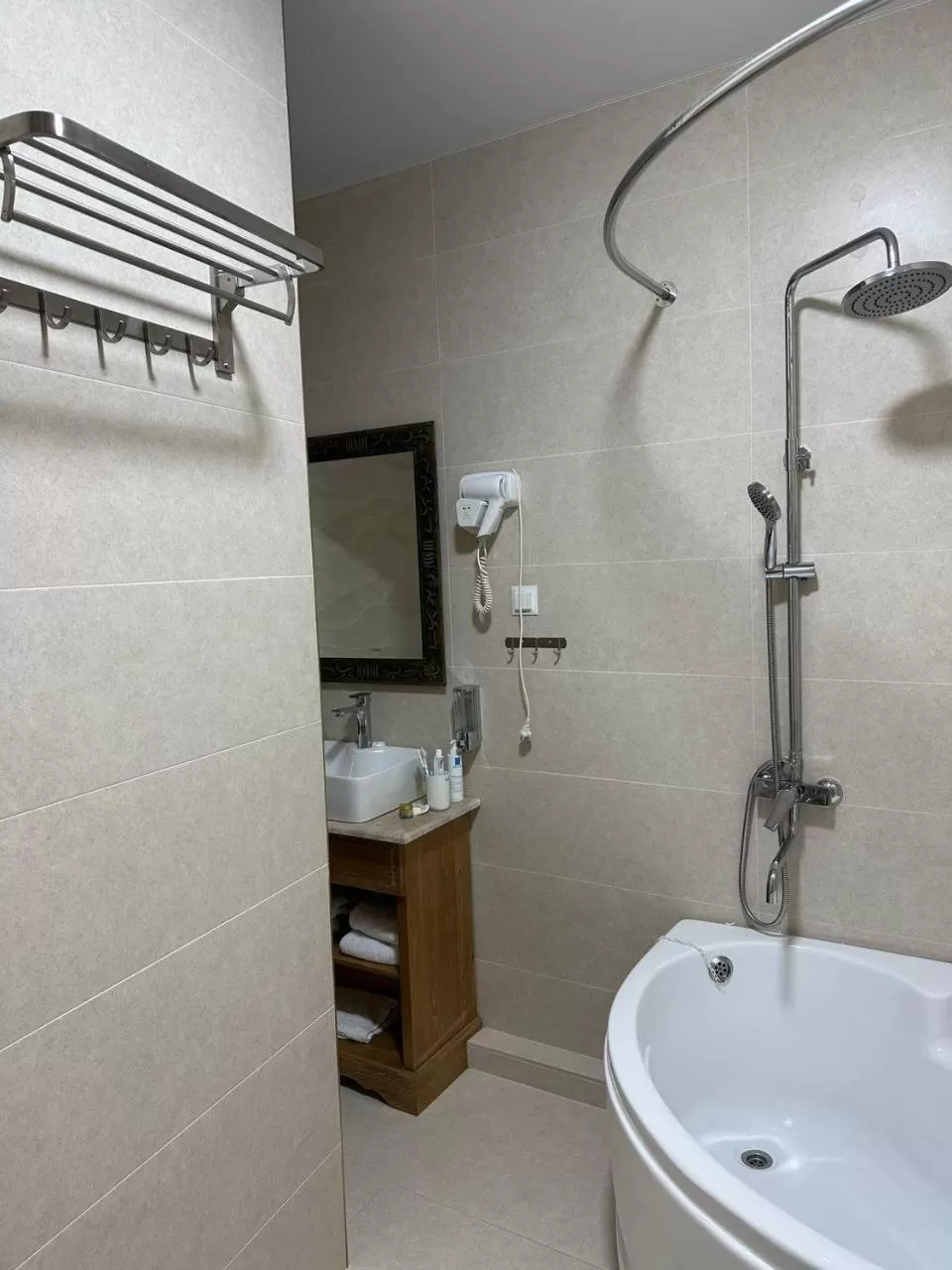 Shower, Bathroom in As-Salam Boutique Hotel