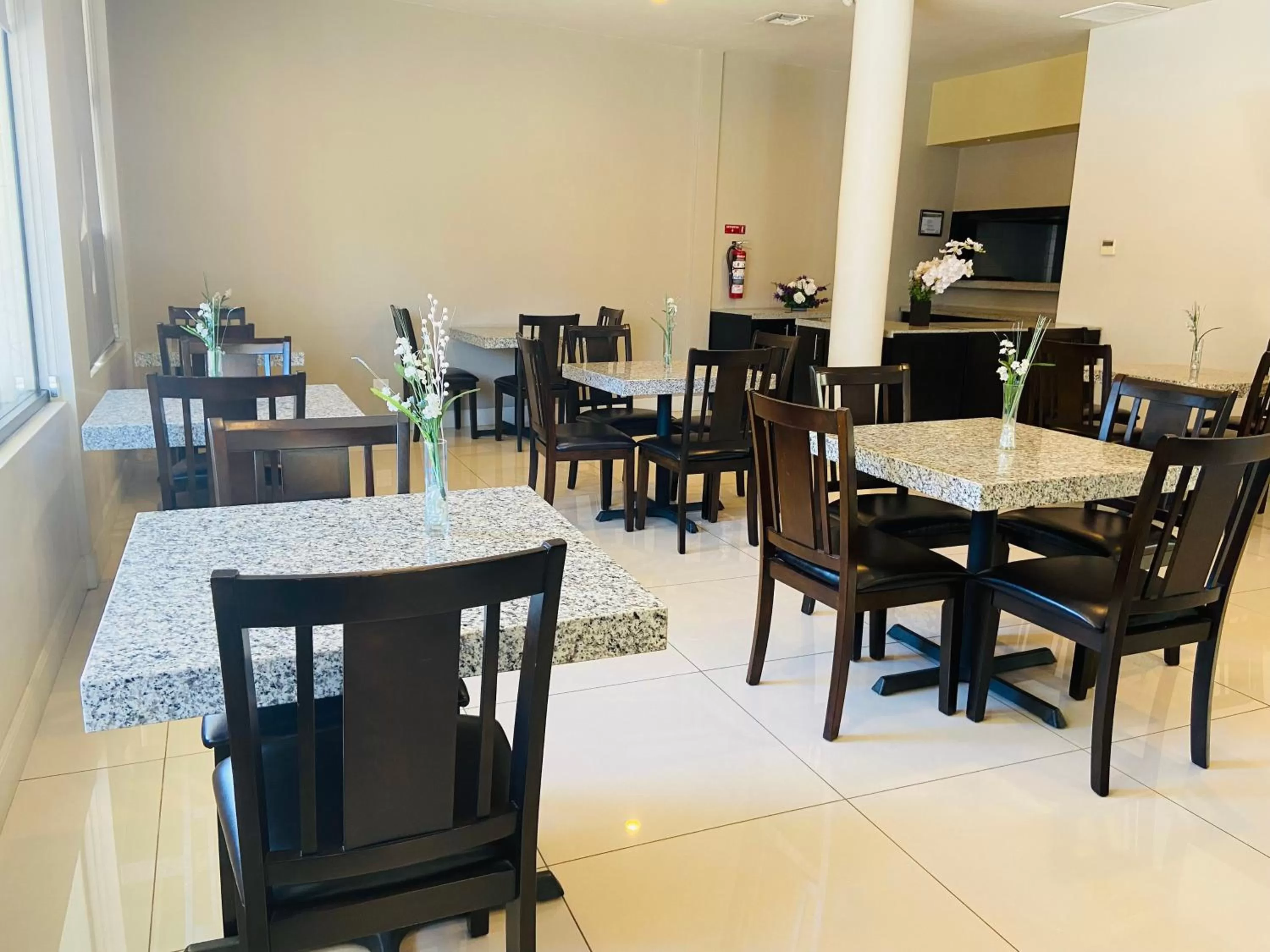 Restaurant/places to eat in Hotel America