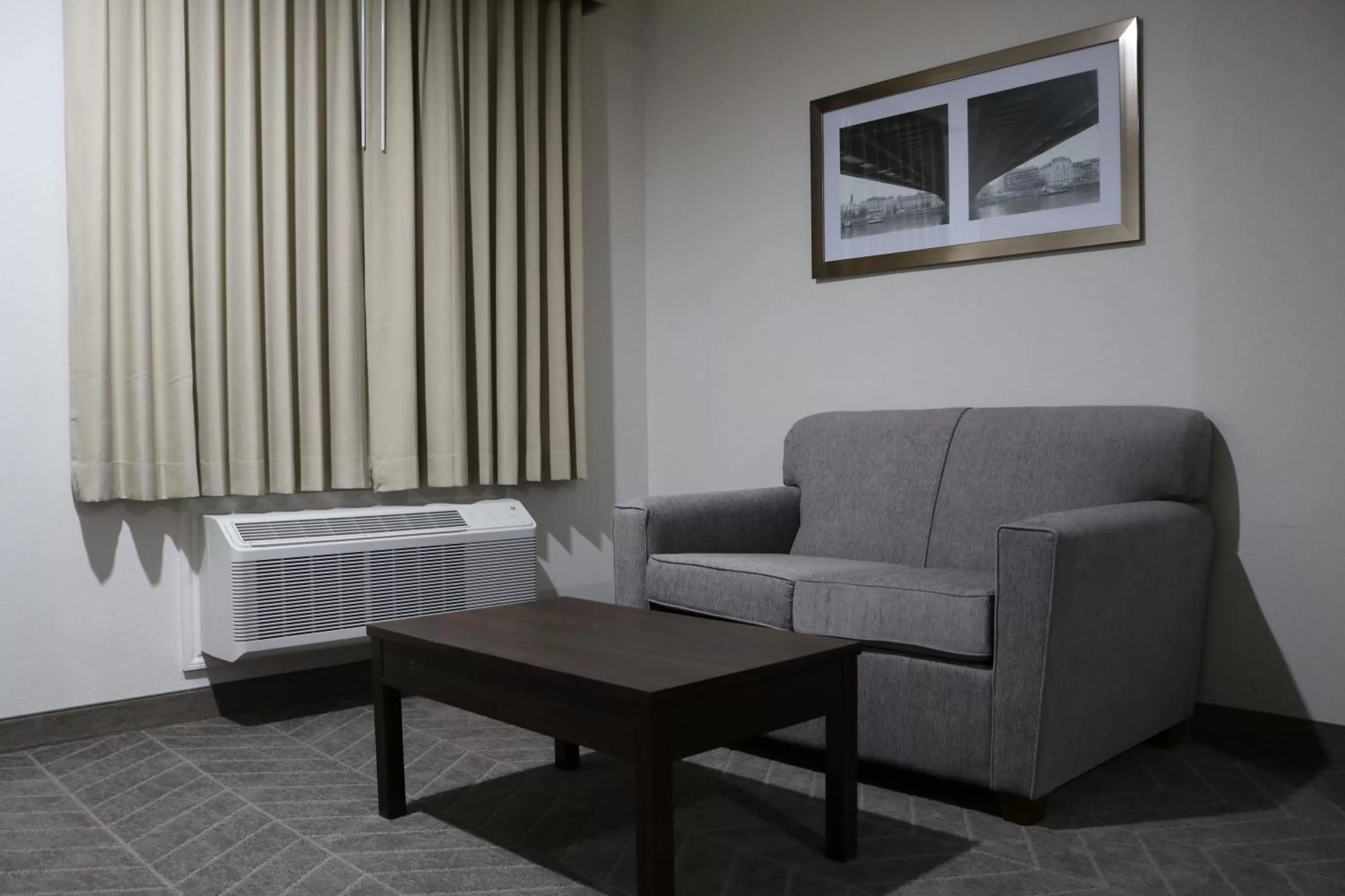 Living room in Scottish Inn & Suites - IAH Airport