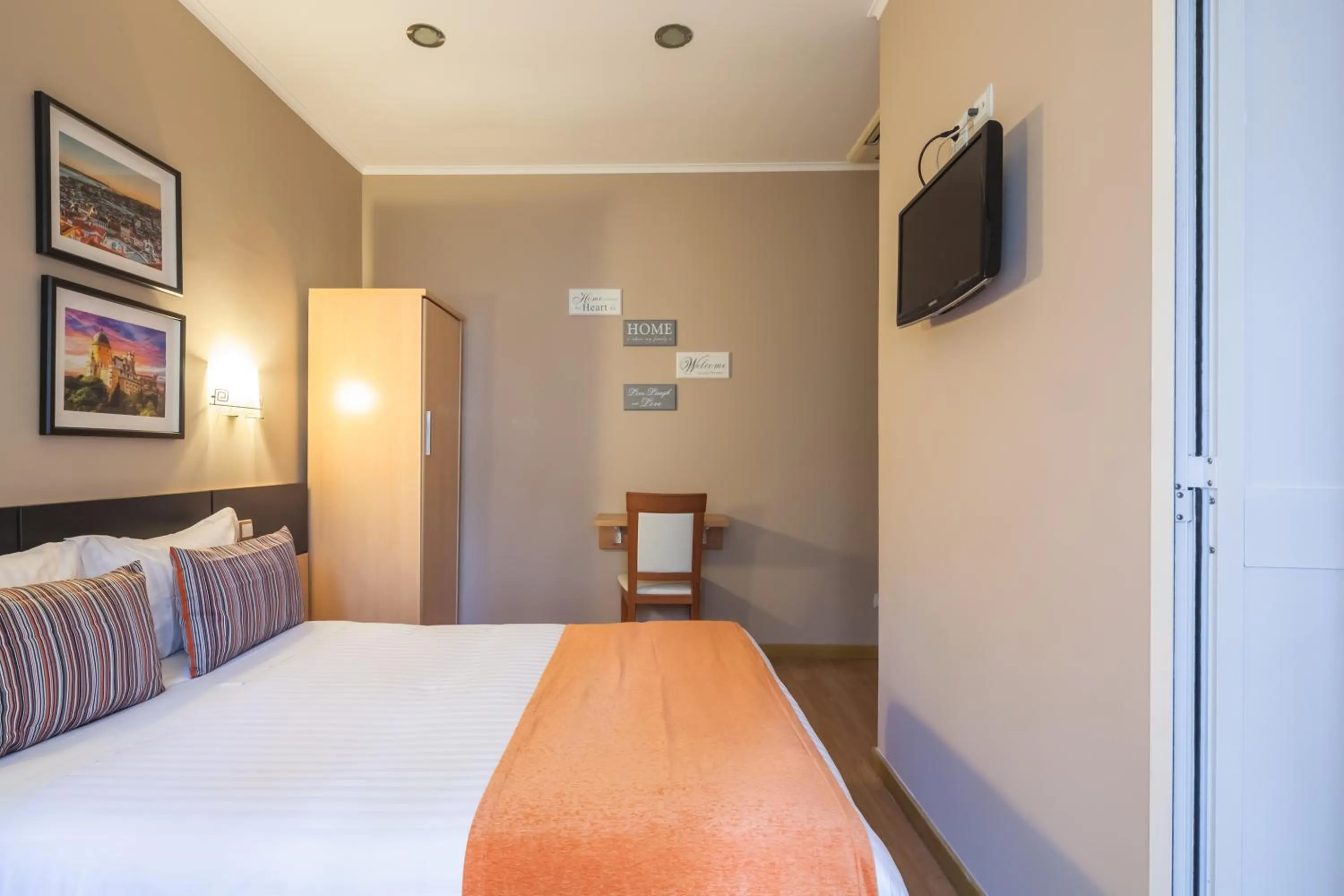 Bedroom, Bed in Vila Nova Guesthouse