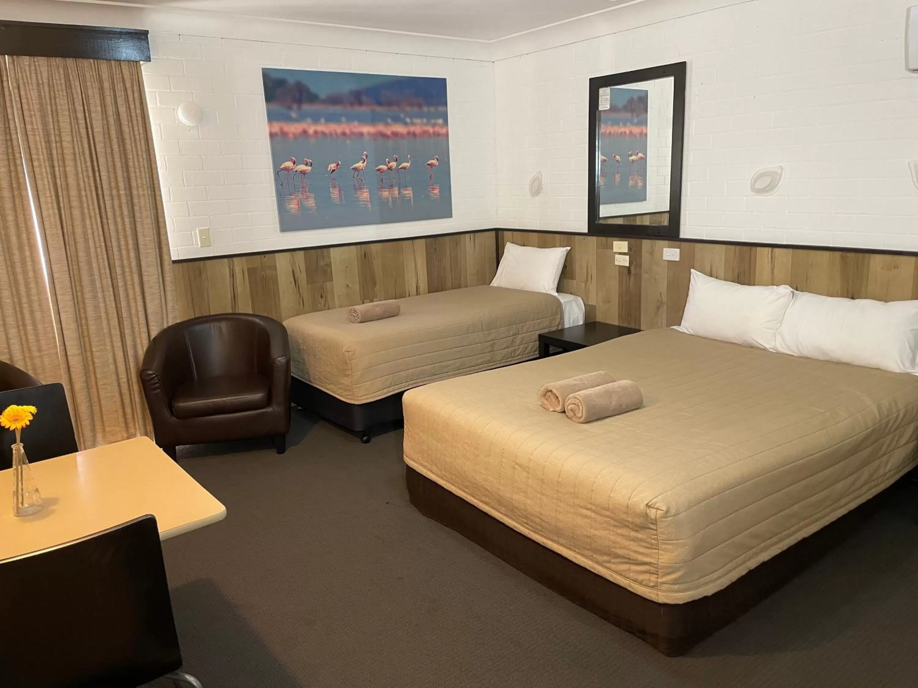 Bed in Countryman Motor Inn Cowra