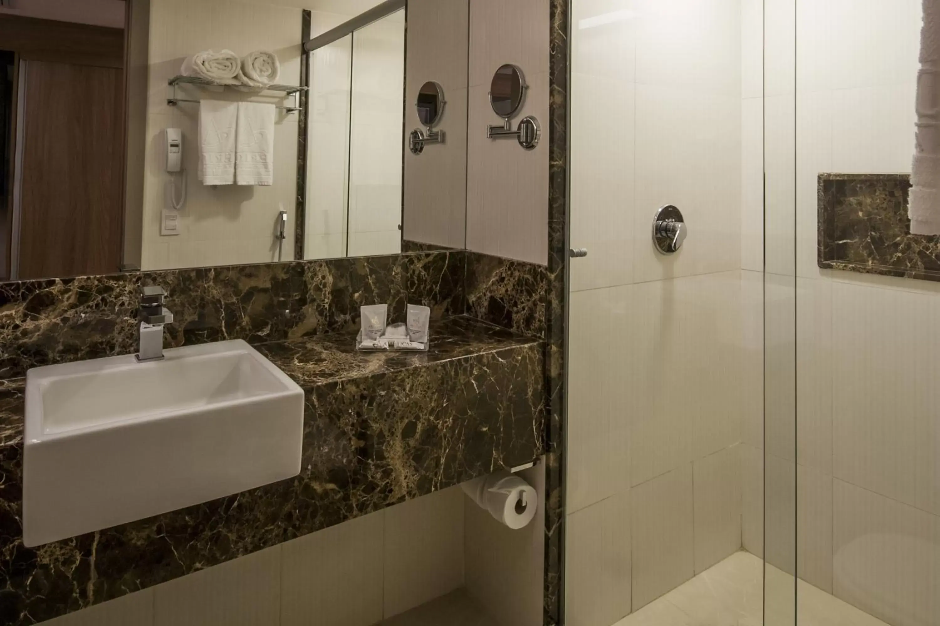 Deluxe Twin Room in Américas Copacabana Hotel Deluxe Twin Room in Américas Copacabana Hotel