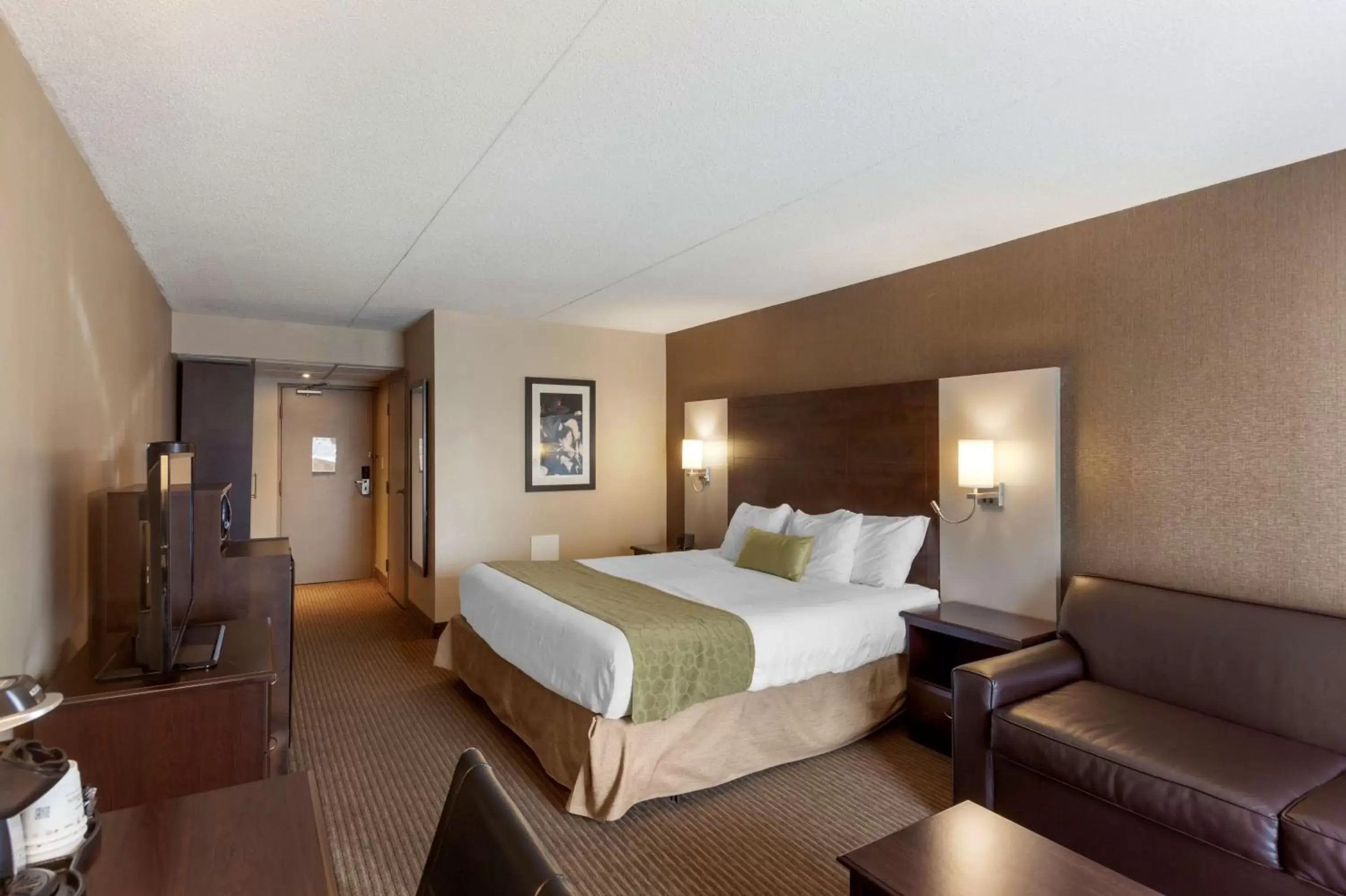 King Room with Sofa Bed and Atrium View in Best Western Plus Leamington Hotel & Conference Centre King Room with Sofa Bed and Atrium View in Best Western Plus Leamington Hotel & Conference Centre