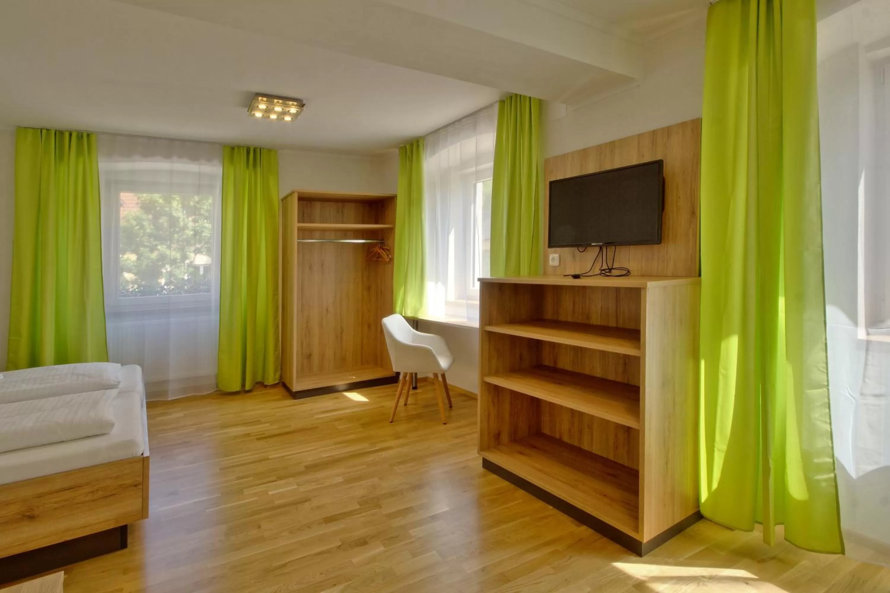 Seating area, TV/Entertainment Center in Hotel Restaurant DAS RÖSSL