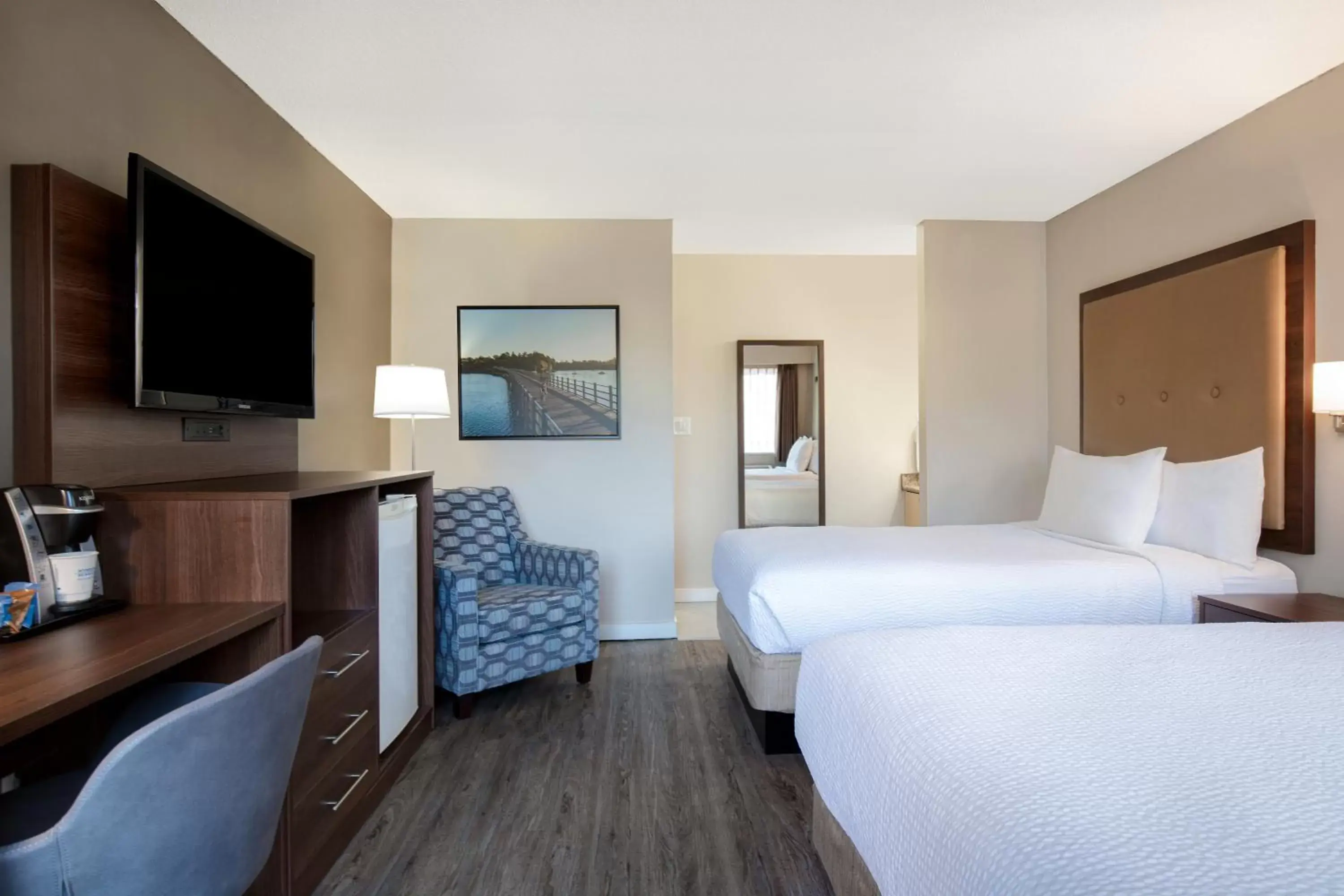 Double Room with Two Double Beds - Non-Smoking in Days Inn by Wyndham Victoria Uptown Double Room with Two Double Beds - Non-Smoking in Days Inn by Wyndham Victoria Uptown