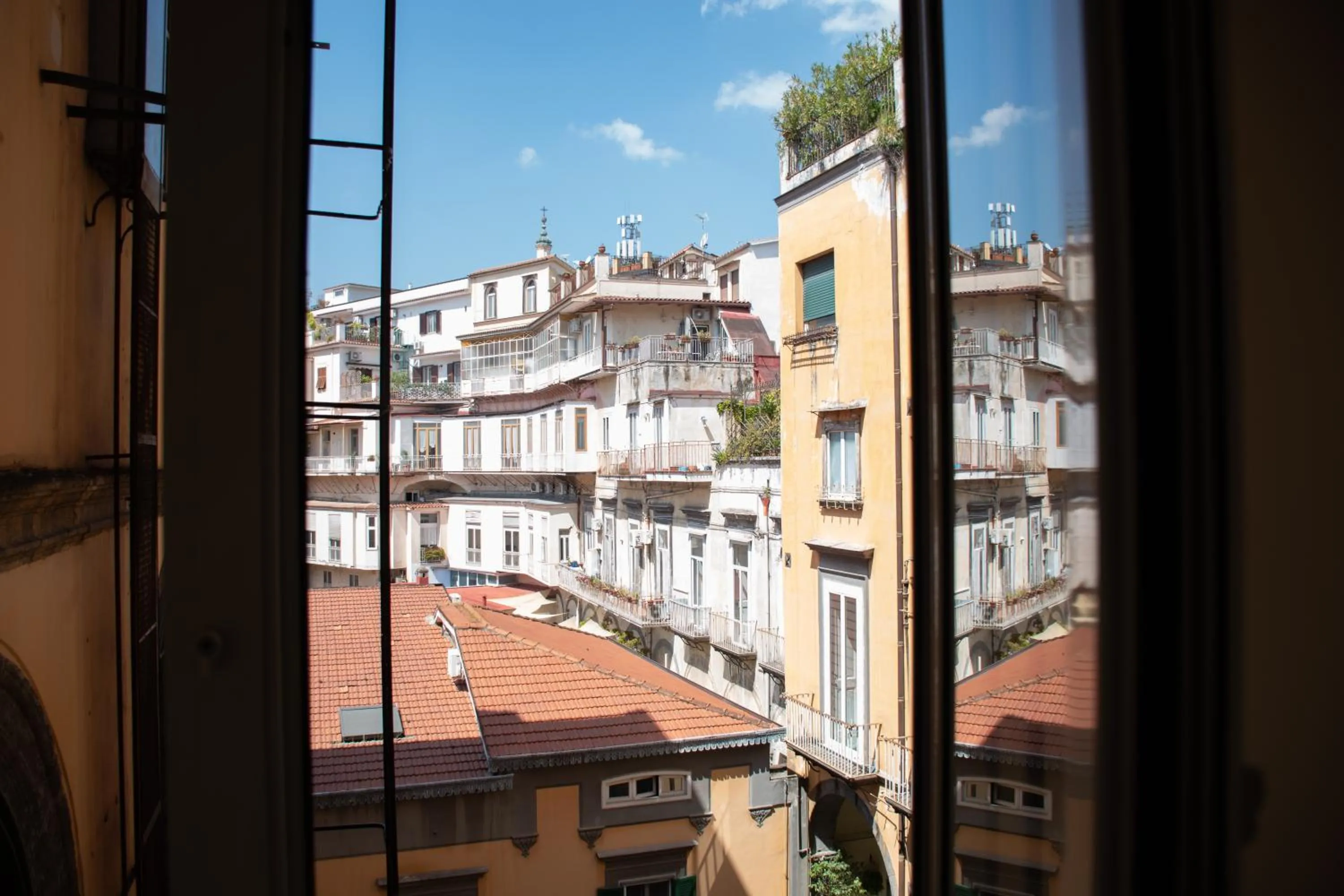 Inner courtyard view in Maison Degas-Dimora di Charme