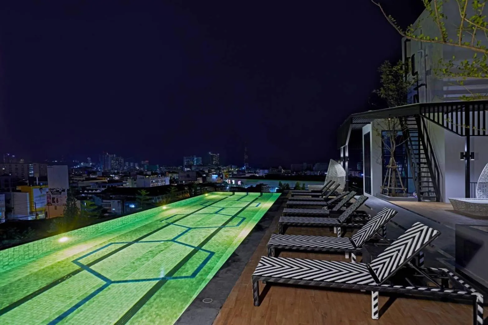 Swimming pool in Chezzotel Pattaya