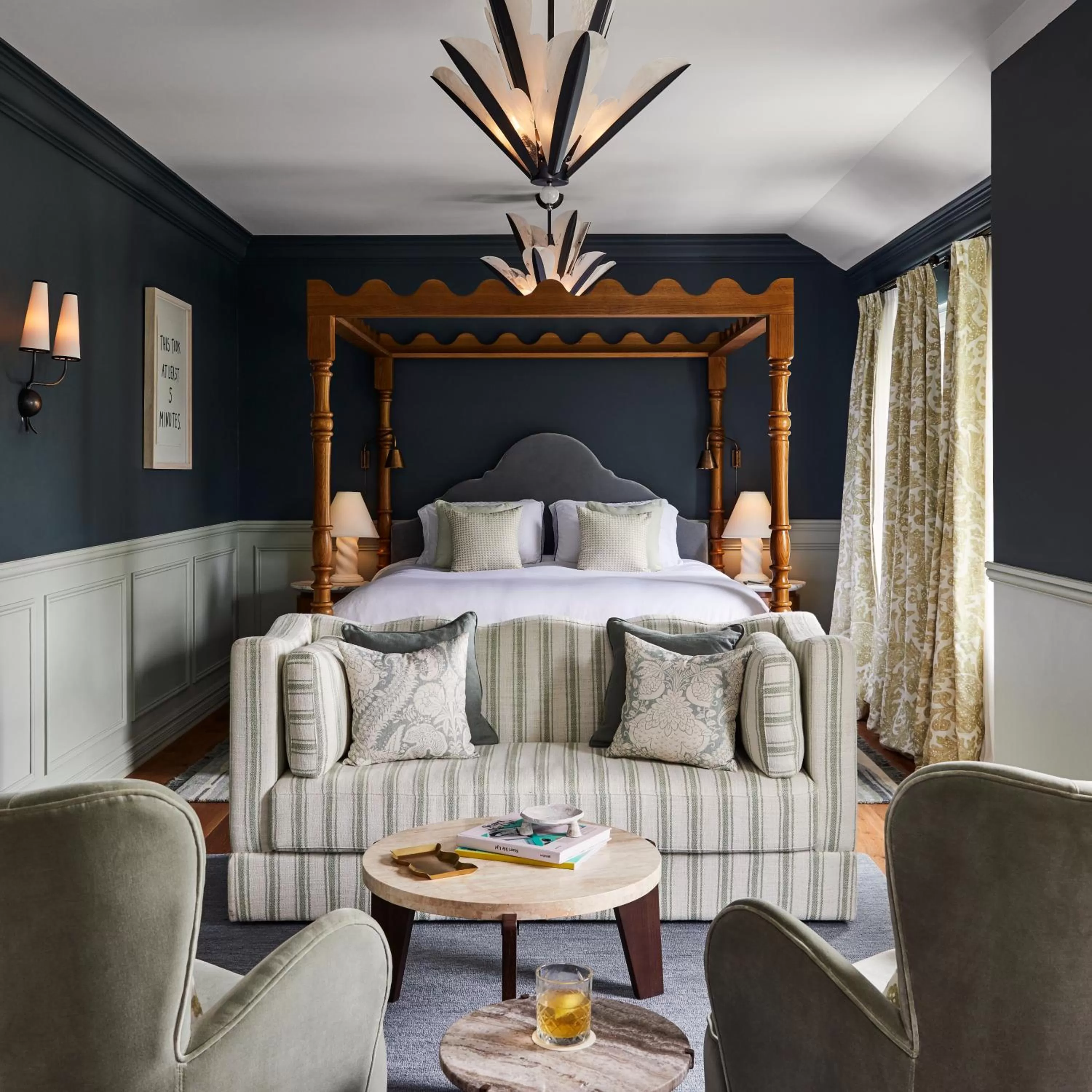 Photo of the whole room, Bed in Osborn House