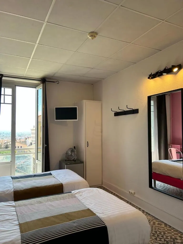 Bed in Hôtel de la Croix-Rousse